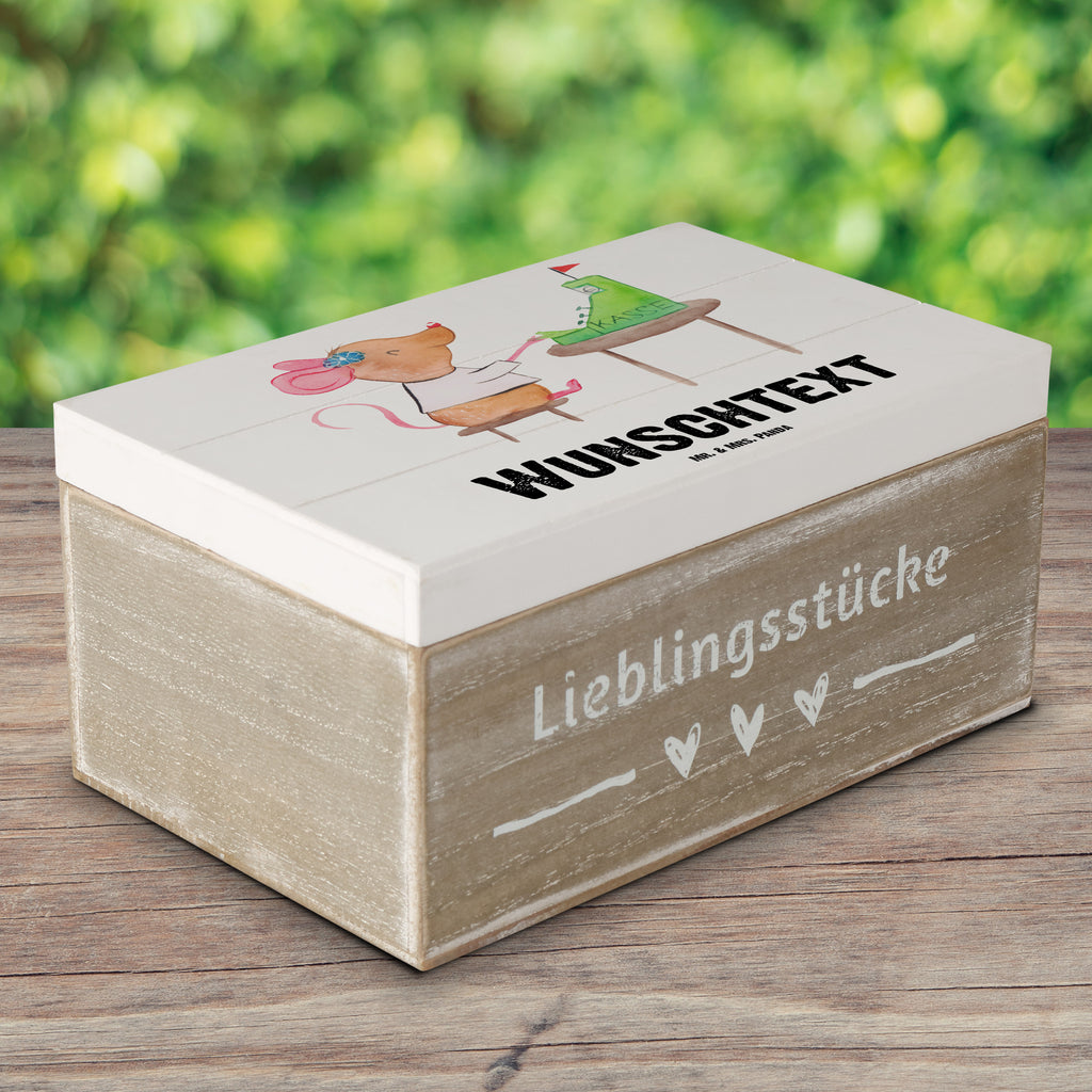 Personalisierte Holzkiste Kassiererin mit Herz Holzkiste mit Namen, Kiste mit Namen, Schatzkiste mit Namen, Truhe mit Namen, Schatulle mit Namen, Erinnerungsbox mit Namen, Erinnerungskiste, mit Namen, Dekokiste mit Namen, Aufbewahrungsbox mit Namen, Holzkiste Personalisiert, Kiste Personalisiert, Schatzkiste Personalisiert, Truhe Personalisiert, Schatulle Personalisiert, Erinnerungsbox Personalisiert, Erinnerungskiste Personalisiert, Dekokiste Personalisiert, Aufbewahrungsbox Personalisiert, Geschenkbox personalisiert, GEschenkdose personalisiert, Beruf, Ausbildung, Jubiläum, Abschied, Rente, Kollege, Kollegin, Geschenk, Schenken, Arbeitskollege, Mitarbeiter, Firma, Danke, Dankeschön, Kassiererin, Kassenwartin, Mitarbeiterin Kasse