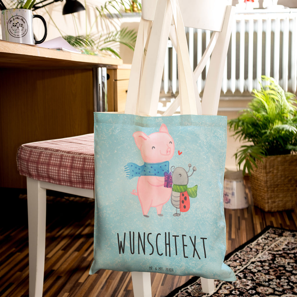 Personalisierte Einkaufstasche Glühschwein Smörle Personalisierte Tragetasche, Personalisierte Tasche, Personalisierter Beutel, Personalisierte Stofftasche, Personalisierte Baumwolltasche, Personalisierte Umhängetasche, Personalisierter Shopper, Personalisierte Einkaufstasche, Personalisierte Beuteltasche, Tragetasche mit Namen, Tasche mit Namen, Beutel mit Namen, Stofftasche mit Namen, Baumwolltasche mit Namen, Umhängetasche mit Namen, Shopper mit Namen, Einkaufstasche mit Namen, Beuteltasche, Wunschtext, Wunschnamen, Personalisierbar, Personalisierung, Winter, Weihnachten, Weihnachtsdeko, Nikolaus, Advent, Heiligabend, Wintermotiv, Handgezeichnetes Glühschwein, Kreatives Glühschwein Design, Winterlicher Glühwein Spruch, Glühwein Liebhaber Geschenk, Herzliches Marienkäfer Motiv, Marienkäfer in Winterkleidung, Glühwein ist köstlich Spruch, Smörle der stolze Marienkäfer, Süßer Marienkäfer gibt Geschenk, Romantische Geschenkidee Glühwein