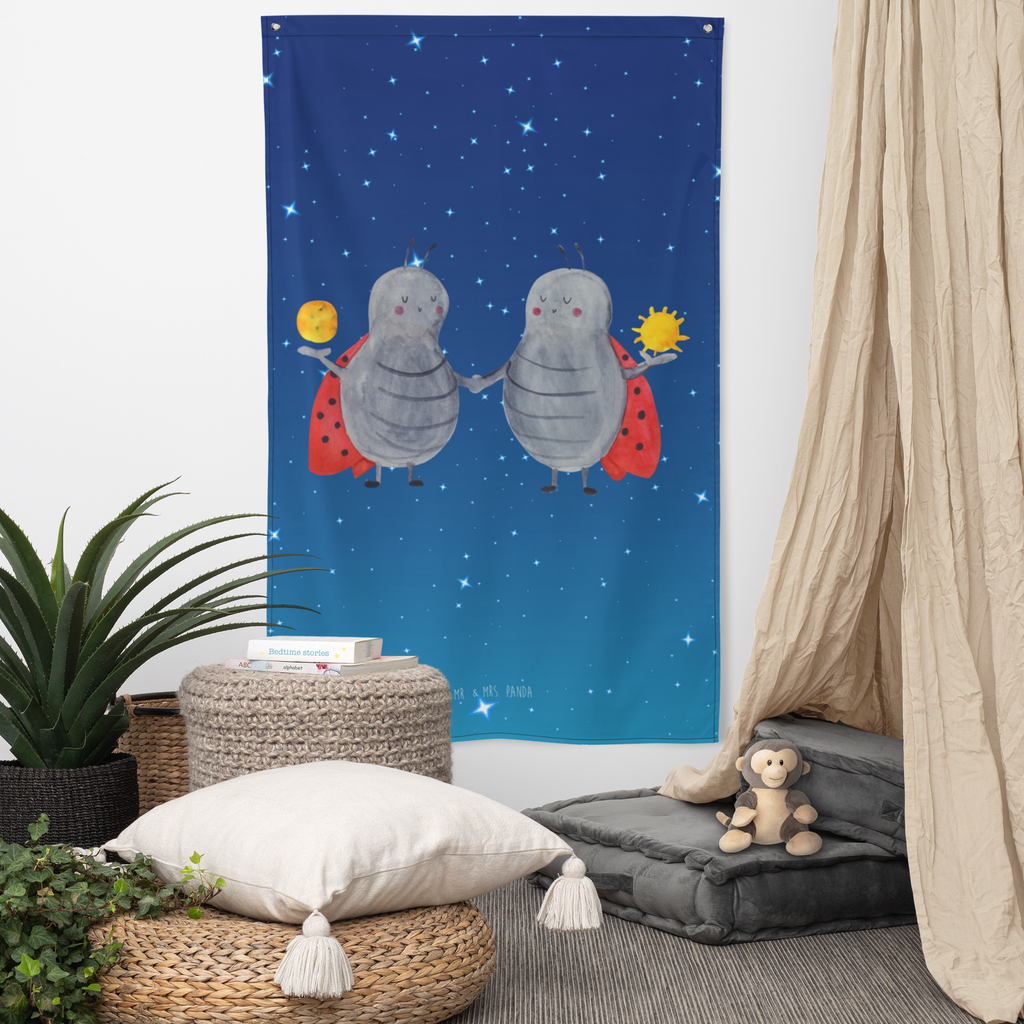 Wandteppich Sternzeichen Zwilling Wandbehang, Dekoration, Boho, Wandteppich, Wandtuch, Wanddeko, Tapisserie, Tapestry, Wandbild, Textil-Kunst, Schmuck-Wandbehang, Wand Deko, Kinderzimmer, Kinderzimmer Wand, Kinderzimmer Deko, Kinderzimmer Wanddeko, Tierkreiszeichen, Sternzeichen, Horoskop, Astrologie, Aszendent, Zwillinge, Zwilling Geschenk, Zwilling Sternzeichen, Geburtstag Mai, Geschenk Mai, Geschenk Juni, Marienkäfer, Glückskäfer, Zwillingsbruder, Zwillingsschwester