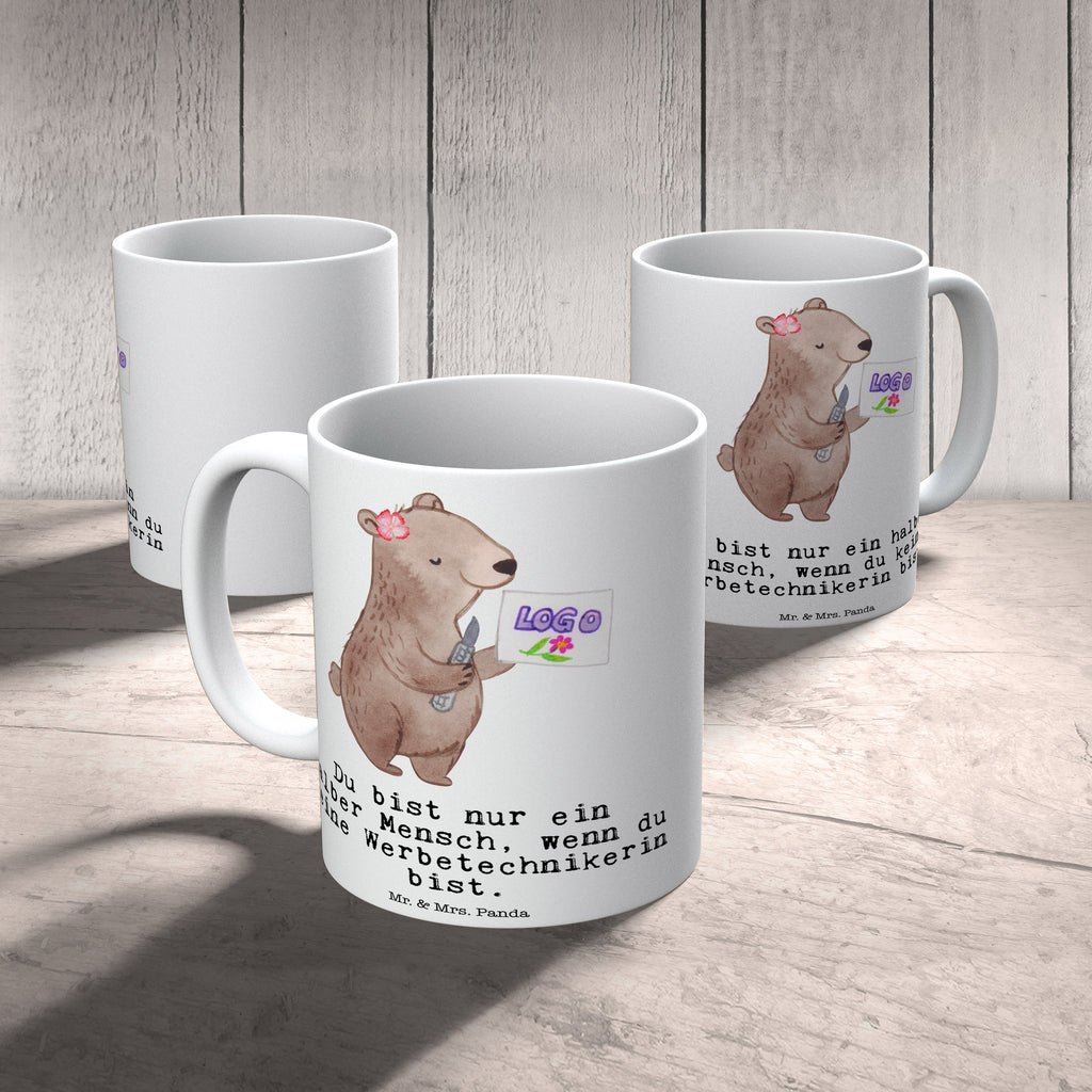 Tasse Werbetechnikerin mit Herz Tasse, Kaffeetasse, Teetasse, Becher, Kaffeebecher, Teebecher, Keramiktasse, Porzellantasse, Büro Tasse, Geschenk Tasse, Tasse Sprüche, Tasse Motive, Kaffeetassen, Tasse bedrucken, Designer Tasse, Cappuccino Tassen, Schöne Teetassen, Beruf, Ausbildung, Jubiläum, Abschied, Rente, Kollege, Kollegin, Geschenk, Schenken, Arbeitskollege, Mitarbeiter, Firma, Danke, Dankeschön