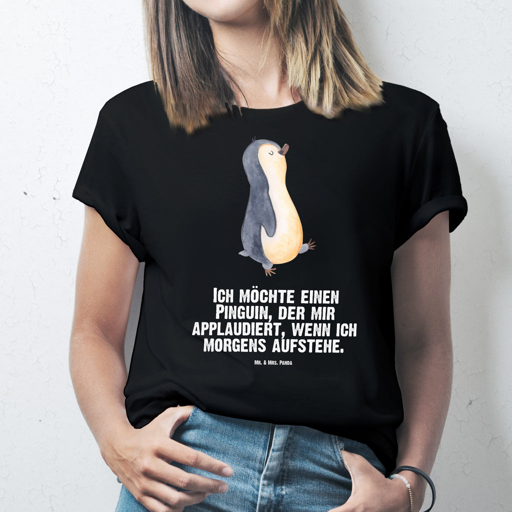 T-Shirt Standard Pinguin marschierend T-Shirt, Shirt, Tshirt, Lustiges T-Shirt, T-Shirt mit Spruch, Party, Junggesellenabschied, Jubiläum, Geburstag, Herrn, Damen, Männer, Frauen, Schlafshirt, Nachthemd, Sprüche, Pinguin, Pinguine, Frühaufsteher, Langschläfer, Bruder, Schwester, Familie