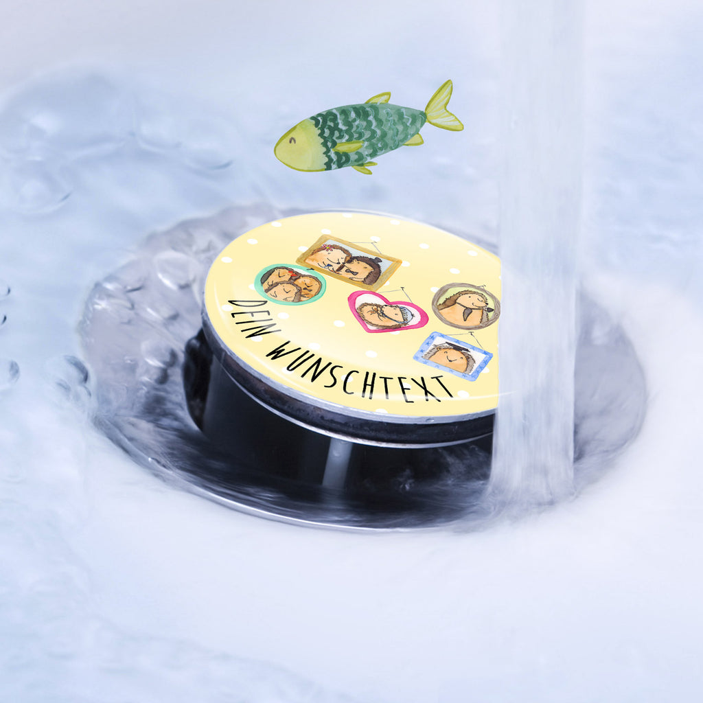 Personalisierter Waschbecken Stöpsel Igel Familie Personalisierter Waschbeckenstöpsel, Personalisierter Abflussstöpsel, Personalisierter Stöpsel, Waschbecken, Personalisiertee Ablaufgarnitur, Personalisierter Waschbecken Stopfen, Personalisierter Waschbeckenstöpsel mit Motiv, Waschbeckenstöpsel mit Wunschnamen, Abflussstöpsel Waschbeckenstöpsel mit Wunschnamen, Stöpsel Waschbeckenstöpsel mit Wunschnamen, Ablaufgarnitur Waschbeckenstöpsel mit Wunschnamen, Waschbecken Stopfe, nWaschbeckenstöpsel mit Wunschnamen, Waschbeckenstöpsel mit Motiv, Wunschtext, Selbst gestalten, Personalisierung, Familie, Vatertag, Muttertag, Bruder, Schwester, Mama, Papa, Oma, Opa, Liebe, Igel, Bilder, Zusammenhalt, Glück