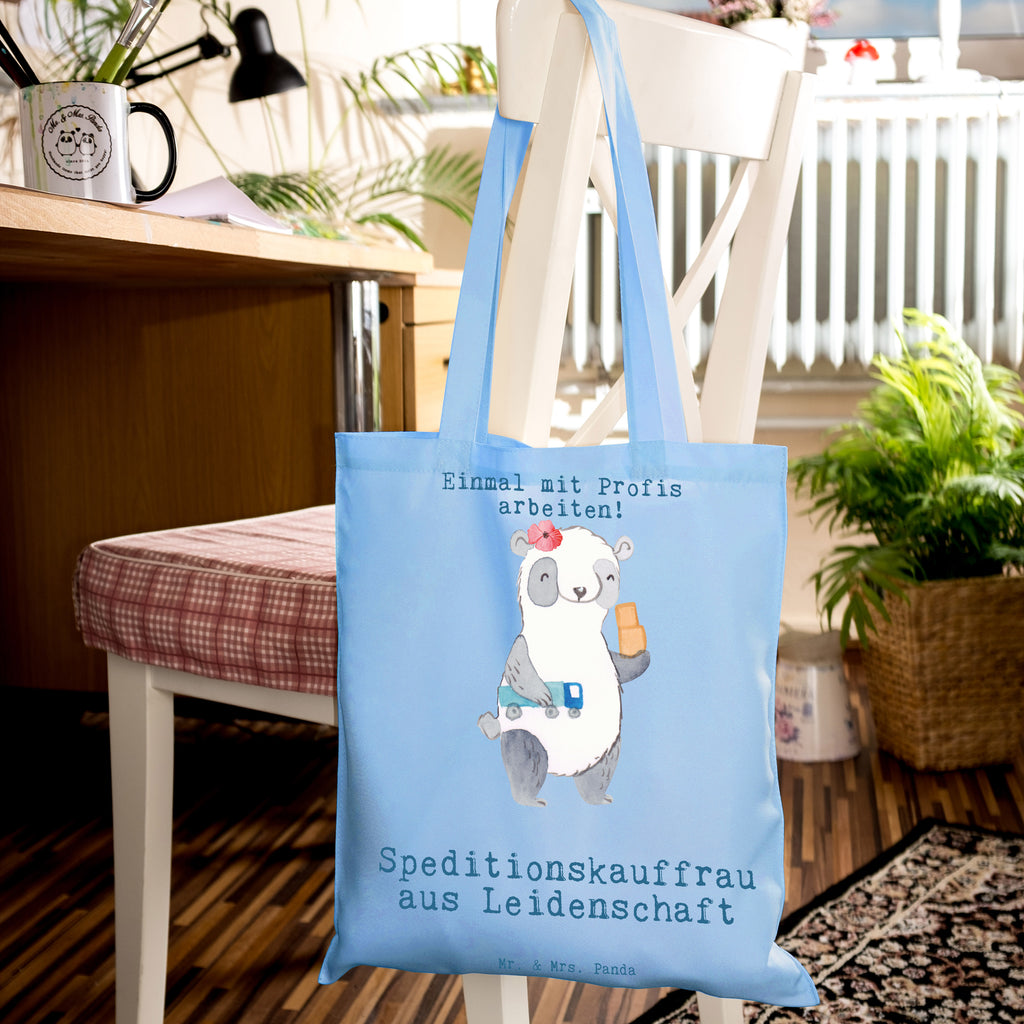 Tragetasche Speditionskauffrau aus Leidenschaft Beuteltasche, Beutel, Einkaufstasche, Jutebeutel, Stoffbeutel, Tasche, Shopper, Umhängetasche, Strandtasche, Schultertasche, Stofftasche, Tragetasche, Badetasche, Jutetasche, Einkaufstüte, Laptoptasche, Beruf, Ausbildung, Jubiläum, Abschied, Rente, Kollege, Kollegin, Geschenk, Schenken, Arbeitskollege, Mitarbeiter, Firma, Danke, Dankeschön