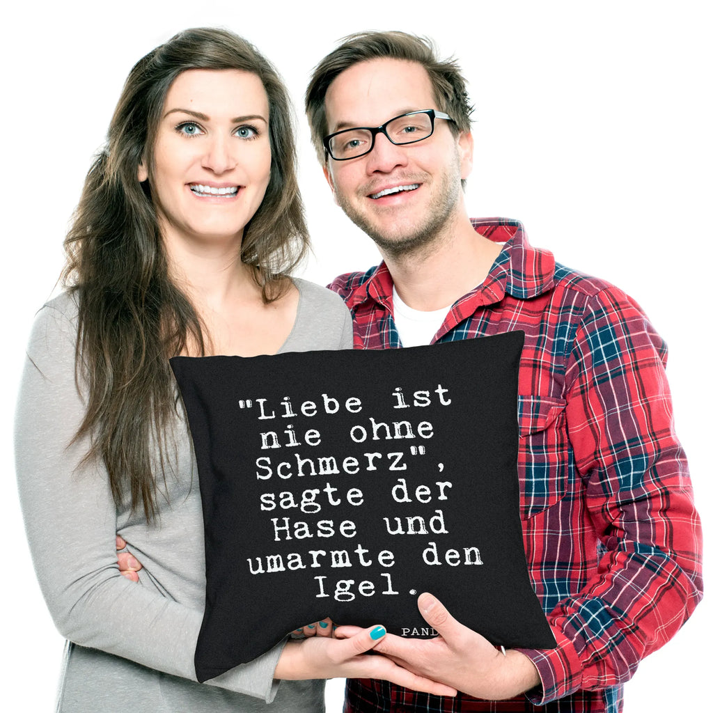 40x40 Kissen Fun Talk "Liebe ist nie ohne Schmerz", sagte der Hase und umarmte den Igel. Kissenhülle, Kopfkissen, Sofakissen, Dekokissen, Motivkissen, sofakissen, sitzkissen, Kissen, Kissenbezüge, Kissenbezug 40x40, Kissen 40x40, Kissenhülle 40x40, Zierkissen, Couchkissen, Dekokissen Sofa, Sofakissen 40x40, Dekokissen 40x40, Kopfkissen 40x40, Kissen 40x40 Waschbar, Spruch, Sprüche, lustige Sprüche, Weisheiten, Zitate, Spruch Geschenke, Glizer Spruch Sprüche Weisheiten Zitate Lustig Weisheit Worte