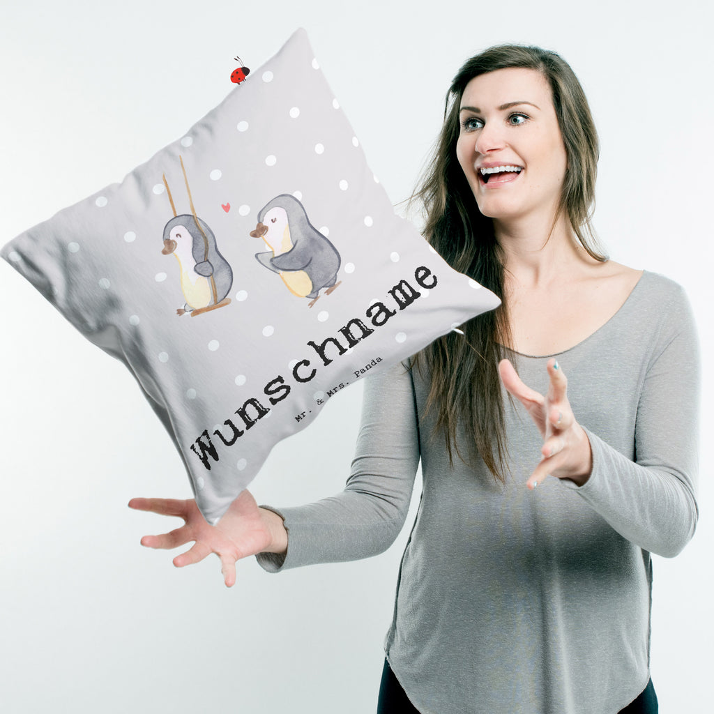 Personalisiertes Kissen Pinguin Beste Omi der Welt Kissen, personalisiert, Name, Wunschname, bedrucken, Kopfkissen, für, Dankeschön, Geschenk, Schenken, Geburtstag, Geburtstagsgeschenk, Geschenkidee, Danke, Bedanken, Mitbringsel, Freude machen, Geschenktipp, Großmutter, Oma, Omi, Großpapa, Großmama, Enkel, Enkelin, Enkelkind, Kleinigkeit, Ommi, Omma, Bester