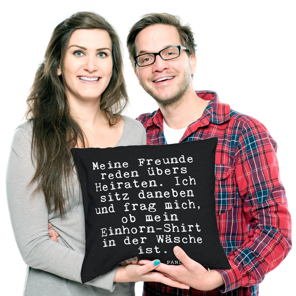 40x40 Kissen Fun Talk Meine Freunde reden übers Heiraten. Ich sitz daneben und frag mich, ob mein Einhorn-Shirt in der Wäsche ist. Kissenhülle, Kopfkissen, Sofakissen, Dekokissen, Motivkissen, sofakissen, sitzkissen, Kissen, Kissenbezüge, Kissenbezug 40x40, Kissen 40x40, Kissenhülle 40x40, Zierkissen, Couchkissen, Dekokissen Sofa, Sofakissen 40x40, Dekokissen 40x40, Kopfkissen 40x40, Kissen 40x40 Waschbar, Spruch, Sprüche, lustige Sprüche, Weisheiten, Zitate, Spruch Geschenke, Glizer Spruch Sprüche Weisheiten Zitate Lustig Weisheit Worte