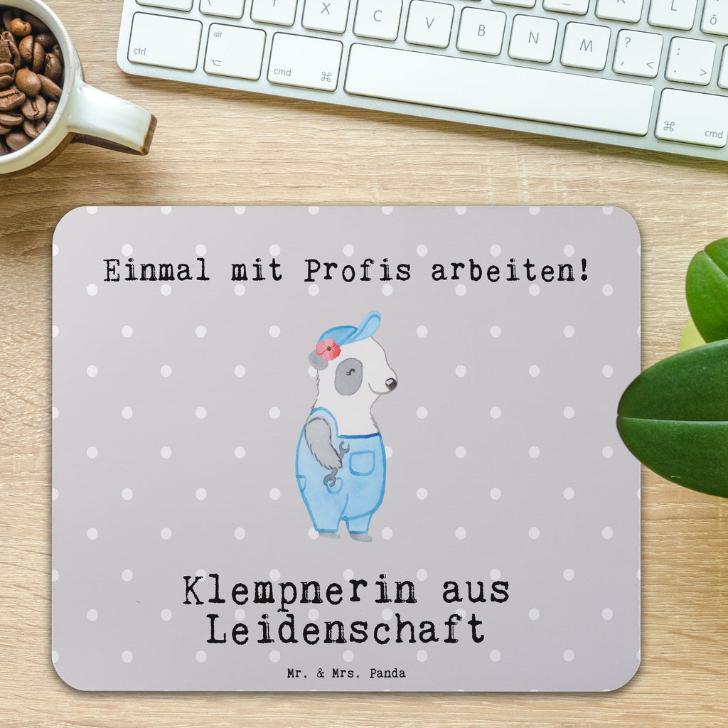 Mauspad Klempnerin aus Leidenschaft Mousepad, Computer zubehör, Büroausstattung, PC Zubehör, Arbeitszimmer, Mauspad, Einzigartiges Mauspad, Designer Mauspad, Mausunterlage, Mauspad Büro, Beruf, Ausbildung, Jubiläum, Abschied, Rente, Kollege, Kollegin, Geschenk, Schenken, Arbeitskollege, Mitarbeiter, Firma, Danke, Dankeschön, Klempnerin, Handwerkerin, Installateurin, Meisterin, Gesellenprüfung, Fachbetrieb, Bauklempnerin, Sanitärinstallationen