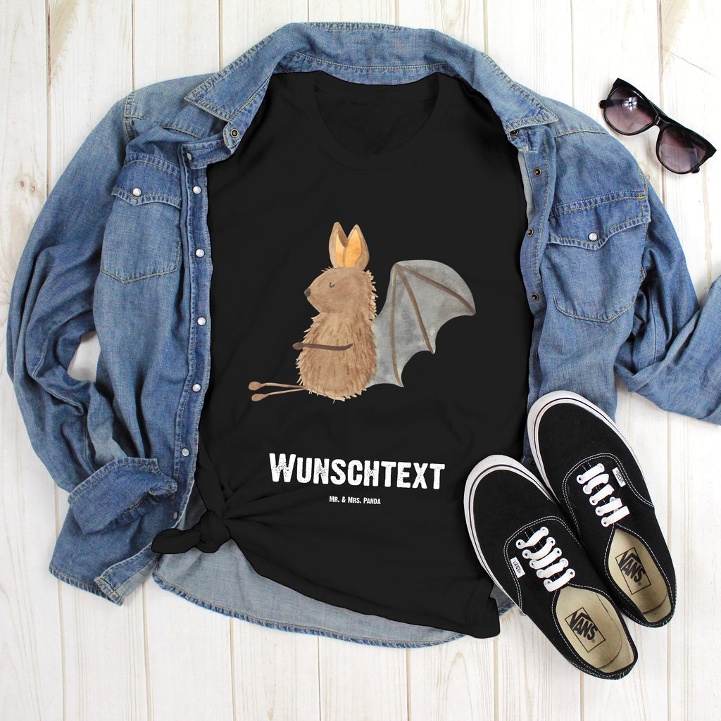 Personalisiertes T-Shirt Fledermaus sitzend T-Shirt, Shirt, Tshirt, Lustiges T-Shirt, T-Shirt mit Spruch, Party, Junggesellenabschied, Jubiläum, Geburstag, Herrn, Damen, Männer, Frauen, Schlafshirt, Nachthemd, Sprüche, Tiermotive, Gute Laune, lustige Sprüche, Tiere, Fledermaus, Fledermäuse, Motivation, entspannen