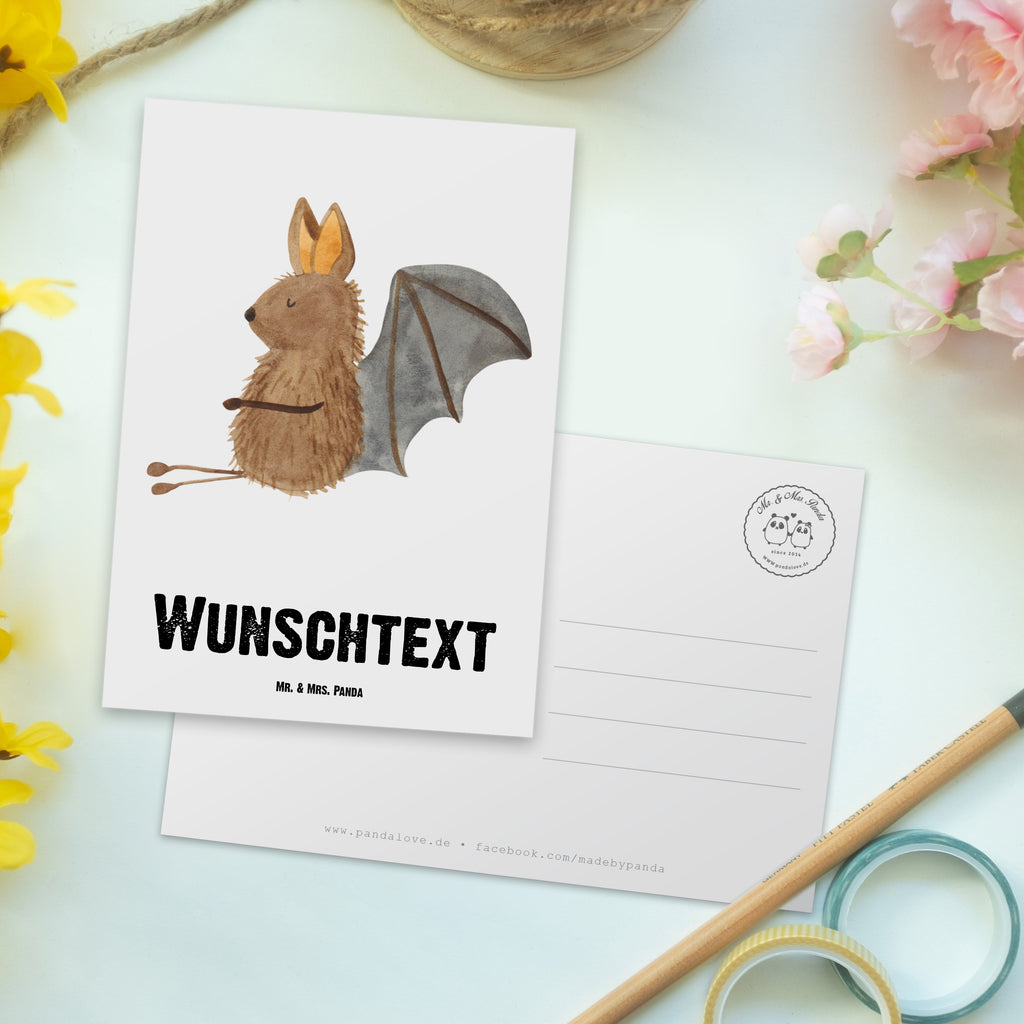 Personalisierte Postkarte Fledermaus sitzend Postkarte mit Namen, Postkarte bedrucken, Postkarte mit Wunschtext, Postkarte personalisierbar, Geschenkkarte mit Namen, Grußkarte mit Namen, Karte mit Namen, Einladung mit Namen, Ansichtskarte mit Namen, Geschenkkarte mit Wunschtext, Grußkarte mit Wunschtext, Karte mit Wunschtext, Einladung mit Wunschtext, Ansichtskarte mit Wunschtext, Tiermotive, Gute Laune, lustige Sprüche, Tiere, Fledermaus, Fledermäuse, Motivation, entspannen