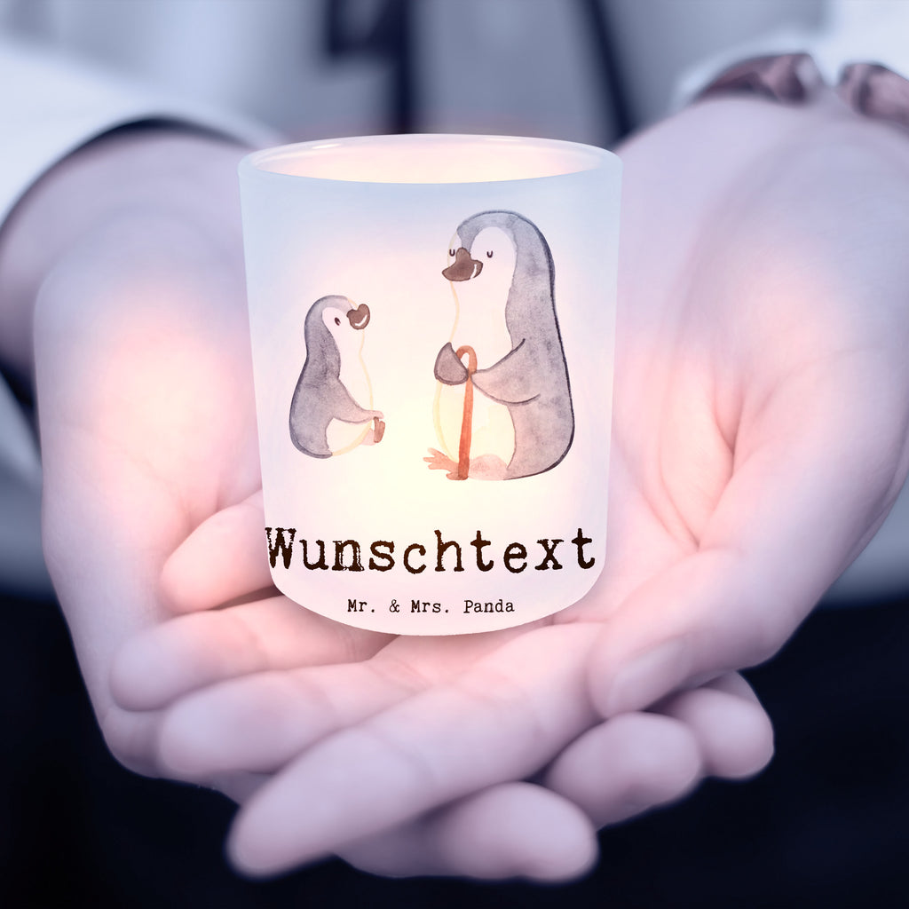 Personalisiertes Windlicht Pinguin Bester Opa der Welt Personalisiertes Windlicht, Personalisiertes Windlicht Glas, Personalisiertes Teelichtglas, Personalisierter Teelichthalter, Personalisiertes Kerzenglas, Personalisierte Kerze, Personalisiertes Teelicht, Windlicht mit Namen, Windlicht Glas mit Namen, Teelichtglas mit Namen, Teelichthalter mit Namen, Teelichter mit Namen, Kerzenglas mit Namen, Kerze mit Namen, Teelicht mit Namen, Namenspersonalisierung, Name, selbst gestalten, Wunschtext, Bedrucken, für, Dankeschön, Geschenk, Schenken, Geburtstag, Geburtstagsgeschenk, Geschenkidee, Danke, Bedanken, Mitbringsel, Freude machen, Geschenktipp, Großvater, Grossvater, Opa, Opi. Großpapa, Großeltern, Enkel, Enkelin, Enkelkind, Kleinigkeit, Oppa, Oppi, Bester