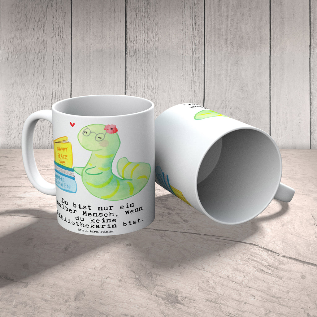 Tasse Bibliothekarin mit Herz Tasse, Kaffeetasse, Teetasse, Becher, Kaffeebecher, Teebecher, Keramiktasse, Porzellantasse, Büro Tasse, Geschenk Tasse, Tasse Sprüche, Tasse Motive, Kaffeetassen, Tasse bedrucken, Designer Tasse, Cappuccino Tassen, Schöne Teetassen, Beruf, Ausbildung, Jubiläum, Abschied, Rente, Kollege, Kollegin, Geschenk, Schenken, Arbeitskollege, Mitarbeiter, Firma, Danke, Dankeschön, Bibliothekarin, Buchhandlung, Bibliothek, Bücherwurm, Leseratte, Bücherliebe