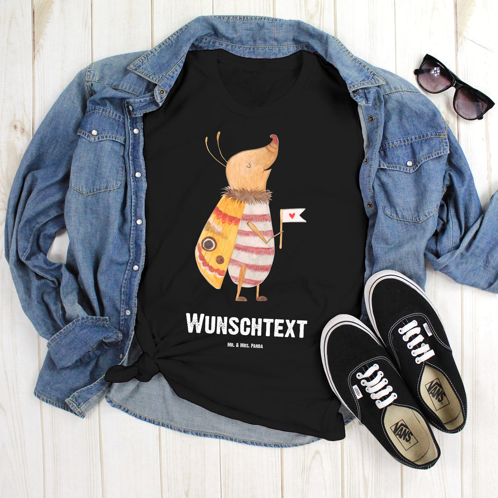 Personalisiertes T-Shirt Nachtfalter mit Fähnchen T-Shirt Personalisiert, T-Shirt mit Namen, T-Shirt mit Aufruck, Männer, Frauen, Wunschtext, Bedrucken, Tiermotive, Gute Laune, lustige Sprüche, Tiere, Nachtfalter, Käfer, Spruch lustig, Spruch witzig, süß, niedlich, Küche Deko, Was kostet die Welt