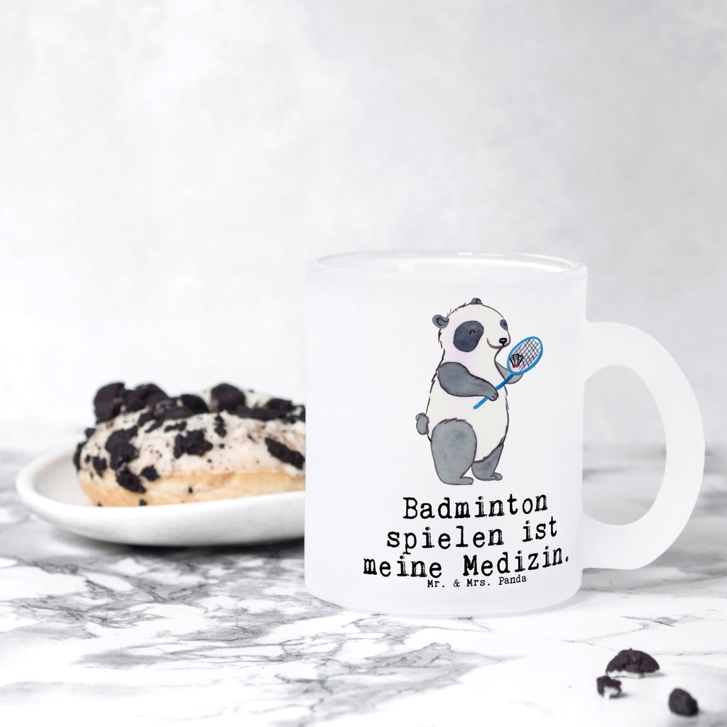 Teetasse Panda Badminton Teetasse, Teeglas, Teebecher, Tasse mit Henkel, Tasse, Glas Teetasse, Teetasse aus Glas, Geschenk, Sport, Sportart, Hobby, Schenken, Danke, Dankeschön, Auszeichnung, Gewinn, Sportler, Badminton, Badminton spielen