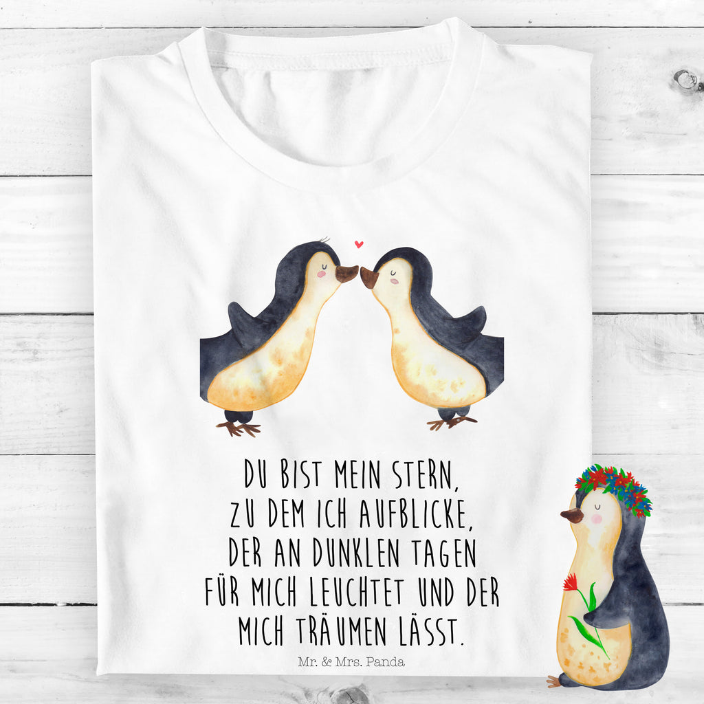 Organic Kinder T-Shirt Pinguin Liebe Kinder T-Shirt, Kinder T-Shirt Mädchen, Kinder T-Shirt Jungen, Liebe, Partner, Freund, Freundin, Ehemann, Ehefrau, Heiraten, Verlobung, Heiratsantrag, Liebesgeschenk, Jahrestag, Hocheitstag, Pinguin, Pinguine, Pinguin Paar, Pinguinpaar, Pinguin Liebe, Paar, Pärchen. Liebespaar, Liebesbeweis, Liebesspruch, Hochzeitstag, Geschenk Freund, Geschenk Freundin, Verlobte, Verlobter, Love, Geschenk Hochzeitstag, Geschenkidee, Hochzeit, Gastgeschenk