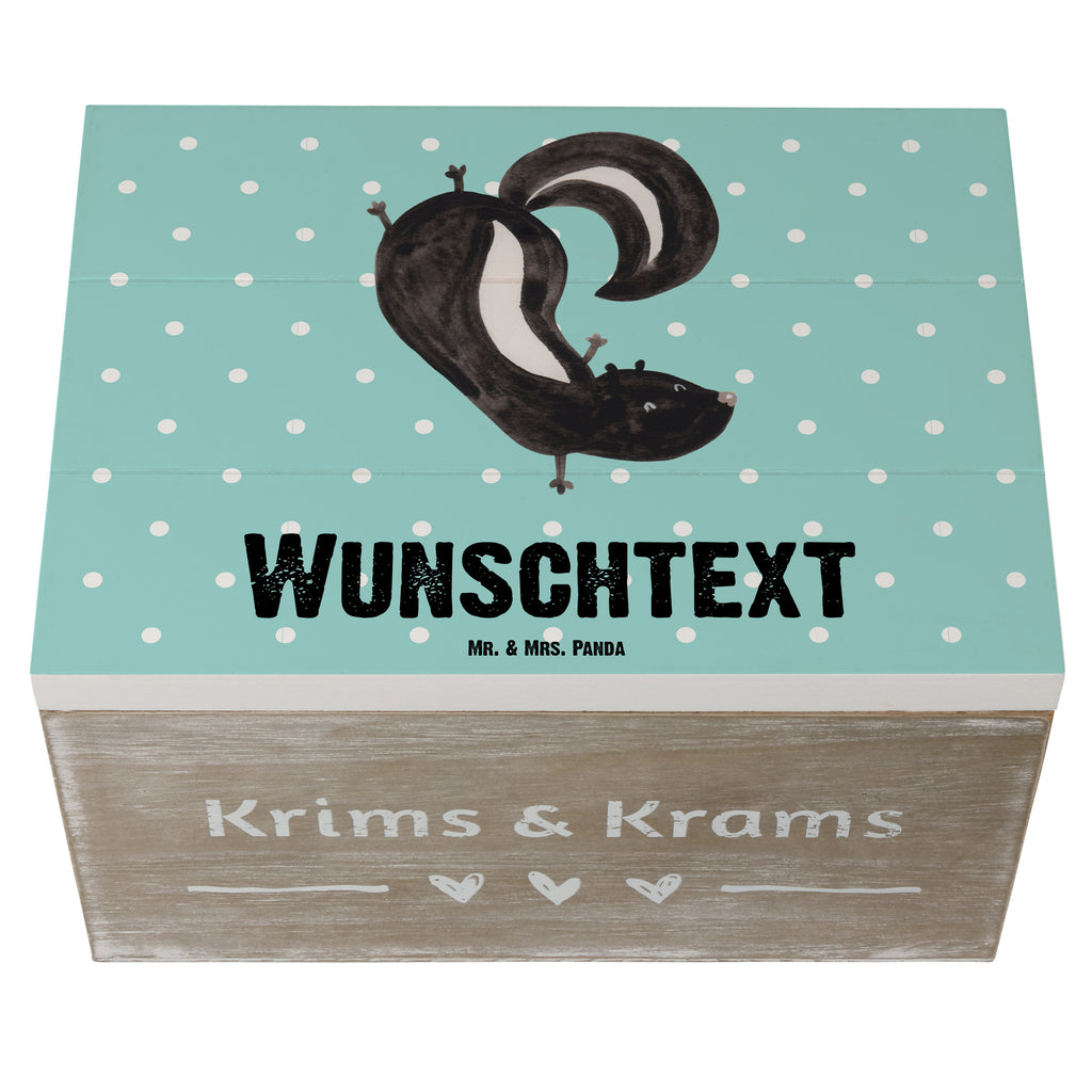 Personalisierte Holzkiste Stinktier Handstand Holzkiste mit Namen, Kiste mit Namen, Schatzkiste mit Namen, Truhe mit Namen, Schatulle mit Namen, Erinnerungsbox mit Namen, Erinnerungskiste, mit Namen, Dekokiste mit Namen, Aufbewahrungsbox mit Namen, Holzkiste Personalisiert, Kiste Personalisiert, Schatzkiste Personalisiert, Truhe Personalisiert, Schatulle Personalisiert, Erinnerungsbox Personalisiert, Erinnerungskiste Personalisiert, Dekokiste Personalisiert, Aufbewahrungsbox Personalisiert, Geschenkbox personalisiert, GEschenkdose personalisiert, Stinktier, Skunk, Wildtier, Raubtier, Stinker, Stinki, Spielplatz, verpielt, Kind