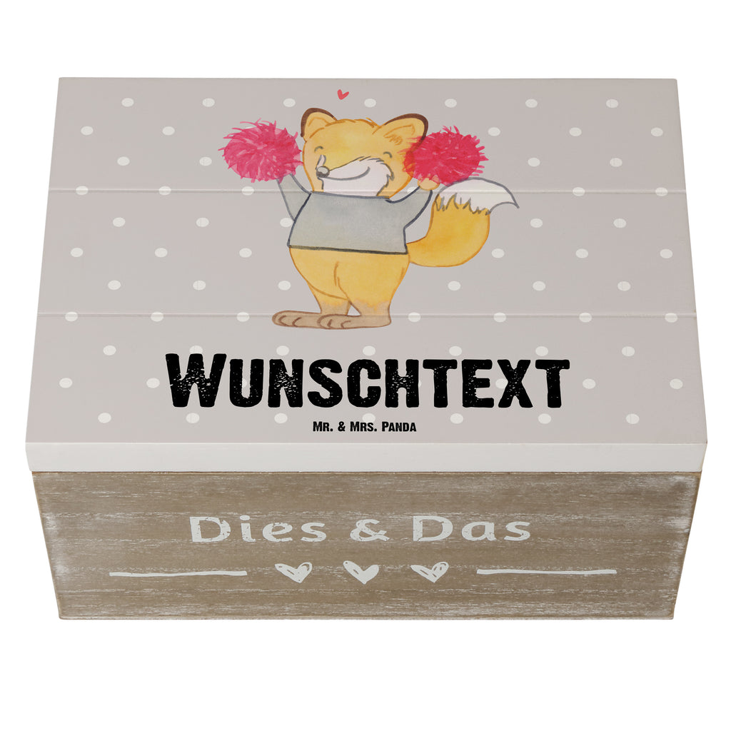 Personalisierte Holzkiste Fuchs Cheerleader Holzkiste mit Namen, Kiste mit Namen, Schatzkiste mit Namen, Truhe mit Namen, Schatulle mit Namen, Erinnerungsbox mit Namen, Erinnerungskiste, mit Namen, Dekokiste mit Namen, Aufbewahrungsbox mit Namen, Holzkiste Personalisiert, Kiste Personalisiert, Schatzkiste Personalisiert, Truhe Personalisiert, Schatulle Personalisiert, Erinnerungsbox Personalisiert, Erinnerungskiste Personalisiert, Dekokiste Personalisiert, Aufbewahrungsbox Personalisiert, Geschenkbox personalisiert, GEschenkdose personalisiert, Geschenk, Sport, Sportart, Hobby, Schenken, Danke, Dankeschön, Auszeichnung, Gewinn, Sportler, Cheerleader, Cheerleading, Turnen, Turn Club, Turniere