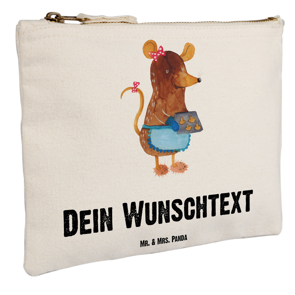 Personalisierte Schminktasche Maus Kekse Personalisierte Schminktasche, Personalisierte Kosmetiktasche, Personalisierter Kosmetikbeutel, Personalisiertes Stiftemäppchen, Personalisiertes Etui, Personalisierte Federmappe, Personalisierte Makeup Bag, Personalisiertes Schminketui, Personalisiertes Kosmetiketui, Personalisiertes Schlamperetui, Schminktasche mit Namen, Kosmetiktasche mit Namen, Kosmetikbeutel mit Namen, Stiftemäppchen mit Namen, Etui mit Namen, Federmappe mit Namen, Makeup Bg mit Namen, Schminketui mit Namen, Kosmetiketui mit Namen, Schlamperetui mit Namen, Schminktasche personalisieren, Schminktasche bedrucken, Schminktasche selbst gestalten, Winter, Weihnachten, Weihnachtsdeko, Nikolaus, Advent, Heiligabend, Wintermotiv, Maus, Kekse, backen, Weihnachtskekse, Plätzchen, Weihnachtsbäckerei, Chaosqueen