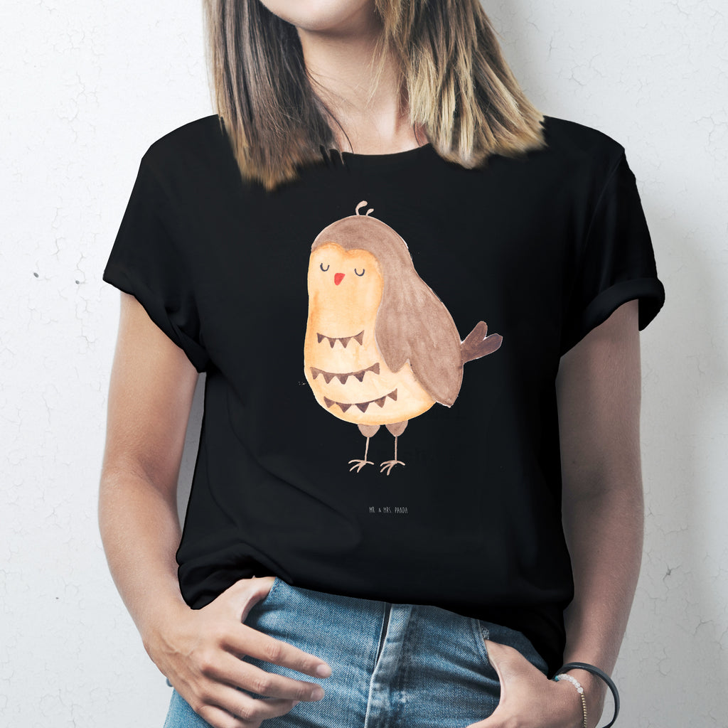 T-Shirt Standard Eule Zufrieden T-Shirt, Shirt, Tshirt, Lustiges T-Shirt, T-Shirt mit Spruch, Party, Junggesellenabschied, Jubiläum, Geburstag, Herrn, Damen, Männer, Frauen, Schlafshirt, Nachthemd, Sprüche, Eule, Eule Spruch, Eule deko, Owl, Liebe Spruch, Romantisch, Wortspiel lustig, Spruch schön, Geschenk Hochzeitstag