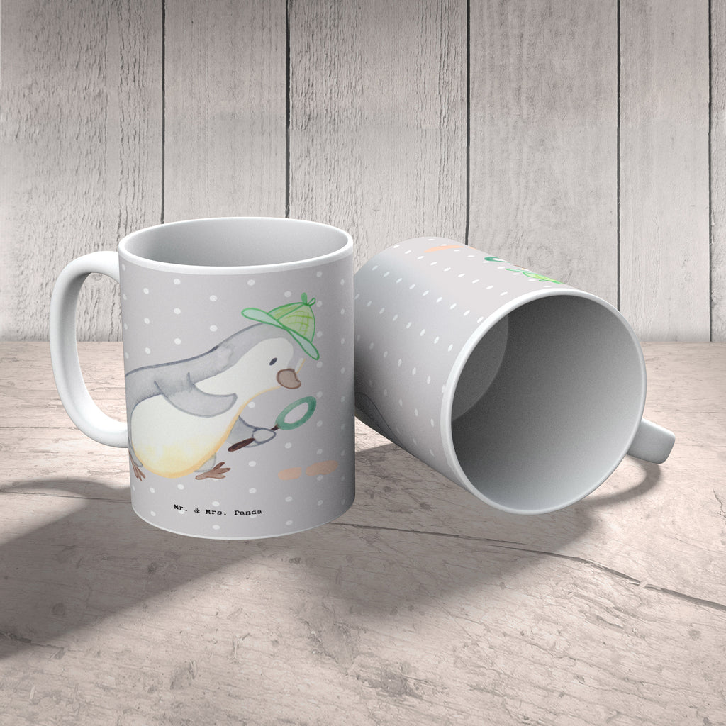 Tasse Detektiv mit Herz Tasse, Kaffeetasse, Teetasse, Becher, Kaffeebecher, Teebecher, Keramiktasse, Porzellantasse, Büro Tasse, Geschenk Tasse, Tasse Sprüche, Tasse Motive, Kaffeetassen, Tasse bedrucken, Designer Tasse, Cappuccino Tassen, Schöne Teetassen, Beruf, Ausbildung, Jubiläum, Abschied, Rente, Kollege, Kollegin, Geschenk, Schenken, Arbeitskollege, Mitarbeiter, Firma, Danke, Dankeschön, Detektiv, Ermittler, Agent, Privatdetektei, Berufsdetektiv, Wirtschaftsdetektei, Detektivausbildung, Spurensuche