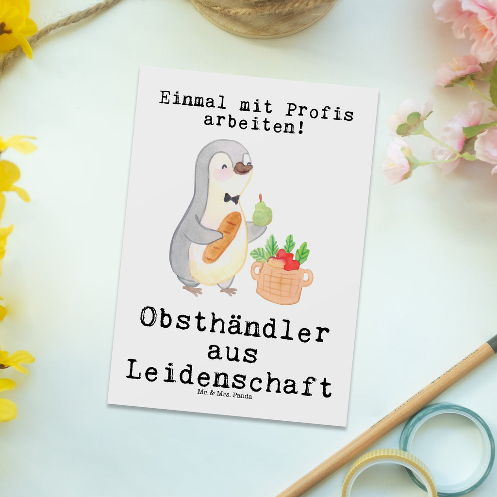 Postkarte Obsthändler aus Leidenschaft Postkarte, Karte, Geschenkkarte, Grußkarte, Einladung, Ansichtskarte, Geburtstagskarte, Einladungskarte, Dankeskarte, Ansichtskarten, Einladung Geburtstag, Einladungskarten Geburtstag, Beruf, Ausbildung, Jubiläum, Abschied, Rente, Kollege, Kollegin, Geschenk, Schenken, Arbeitskollege, Mitarbeiter, Firma, Danke, Dankeschön, Obsthändler, Obstverkäufer, Wochenmarkthändler, Obstbauer, Obst- und Gemüsehändler, Obstplantage