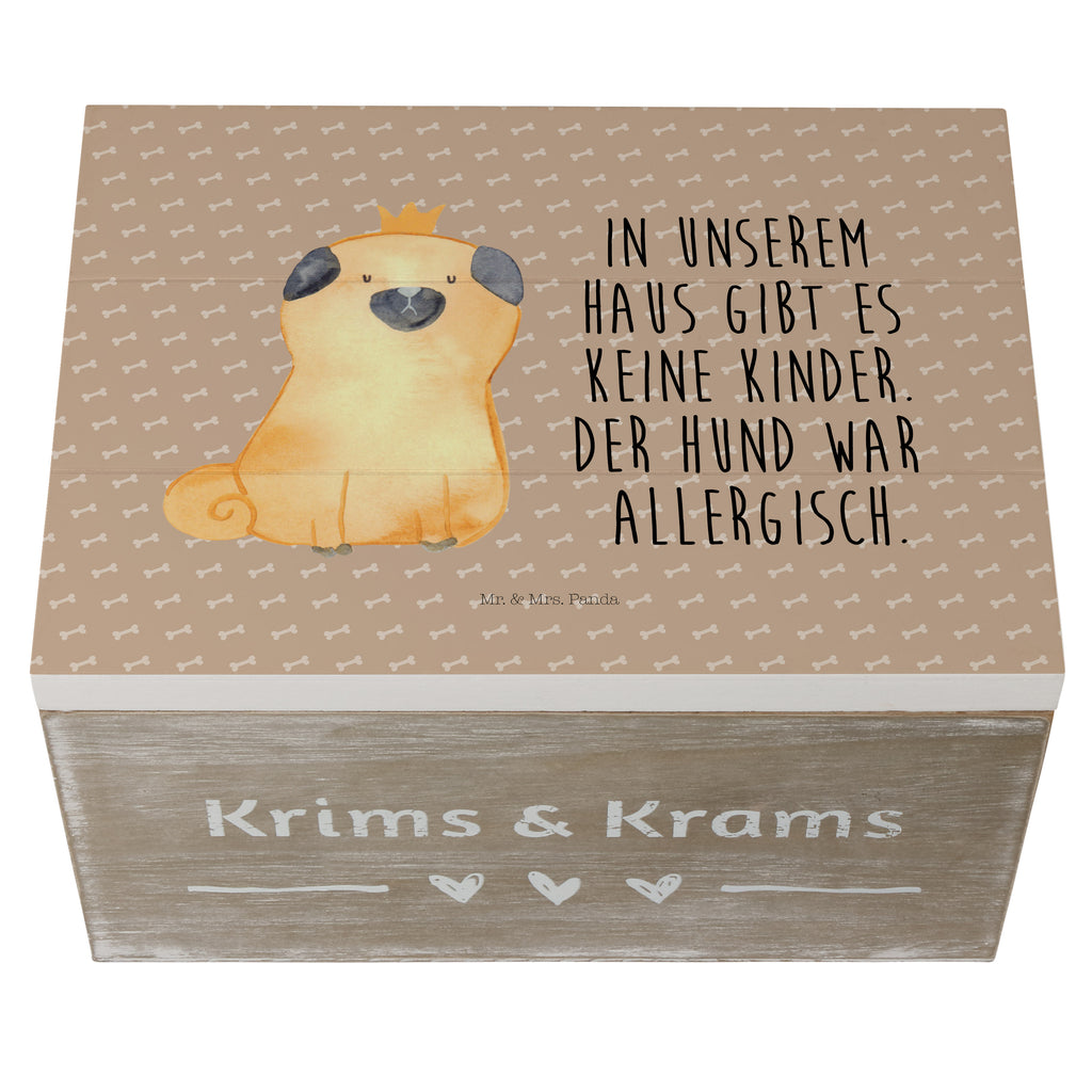 Holzkiste Mops Krone Holzkiste, Kiste, Schatzkiste, Truhe, Schatulle, XXL, Erinnerungsbox, Erinnerungskiste, Dekokiste, Aufbewahrungsbox, Geschenkbox, Geschenkdose, Hund, Hundemotiv, Haustier, Hunderasse, Tierliebhaber, Hundebesitzer, Sprüche, Mops, allergisch, kinderlos, Hausregel, Hundebesitzer. Spruch, lustig