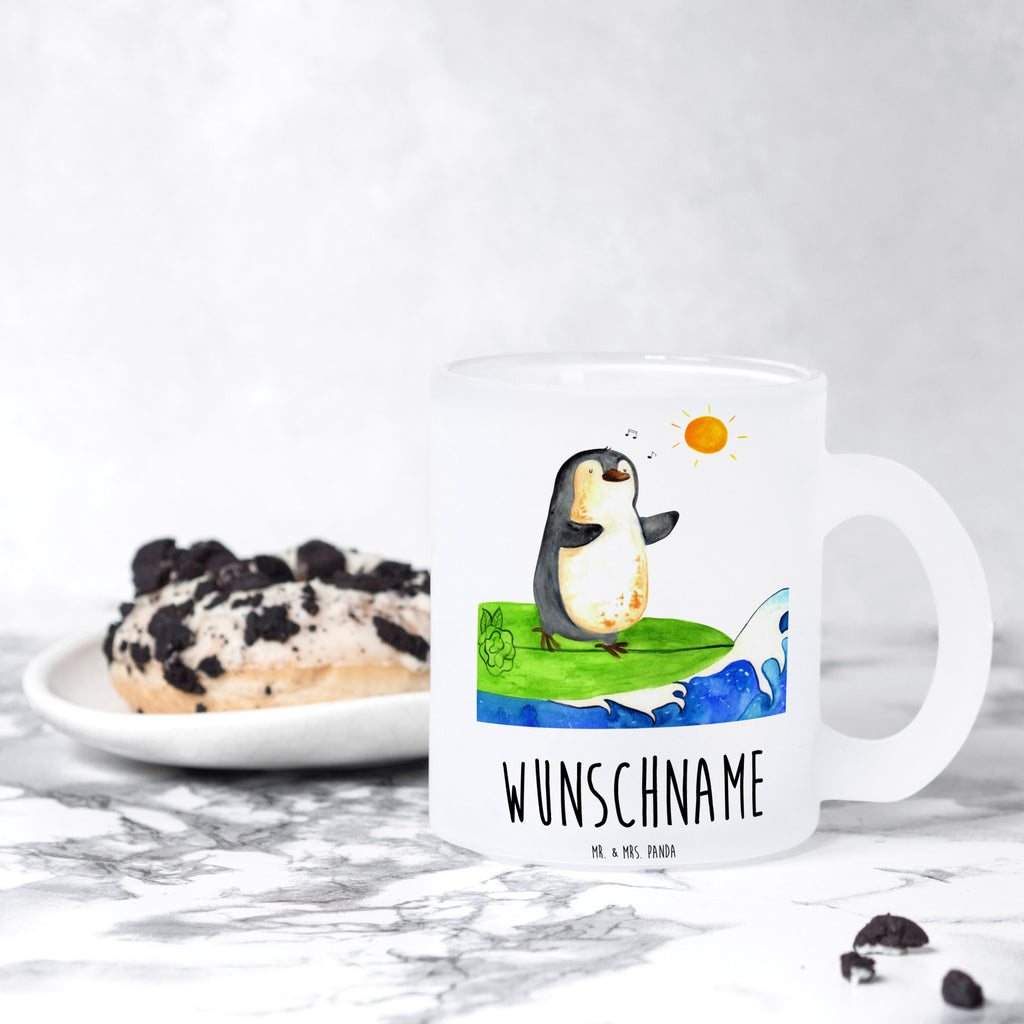 Personalisierte Teetasse Pinguin Surfer Personalisierte Teetasse, Personalisiertes Teeglas, Personalisierter Teebecher, Personalisierte Glas Teetasse, Personalisierte Teetasse aus Glas, Teetasse mit Namen, Teeglas mit Namen, Teebecher mit Namen, Glas Teetasse mit Namen, Teetasse aus Glas mit Namen, Teetasse Wunschname, Teetasse selbst gestalten., Pinguin, Pinguine, surfen, Surfer, Hawaii, Urlaub, Wellen, Wellen reiten, Portugal