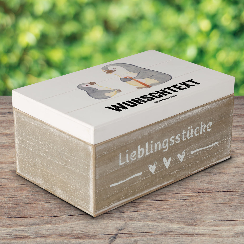 Personalisierte Holzkiste Pinguin Bester Großvater der Welt Holzkiste mit Namen, Kiste mit Namen, Schatzkiste mit Namen, Truhe mit Namen, Schatulle mit Namen, Erinnerungsbox mit Namen, Erinnerungskiste, mit Namen, Dekokiste mit Namen, Aufbewahrungsbox mit Namen, Holzkiste Personalisiert, Kiste Personalisiert, Schatzkiste Personalisiert, Truhe Personalisiert, Schatulle Personalisiert, Erinnerungsbox Personalisiert, Erinnerungskiste Personalisiert, Dekokiste Personalisiert, Aufbewahrungsbox Personalisiert, Geschenkbox personalisiert, GEschenkdose personalisiert, für, Dankeschön, Geschenk, Schenken, Geburtstag, Geburtstagsgeschenk, Geschenkidee, Danke, Bedanken, Mitbringsel, Freude machen, Geschenktipp, Großvater, Grossvater, Opa, Opi. Großpapa, Großeltern, enkel, Enkelin, Enkelkind, Kleinigkeit, Oppa, Oppi, Bester