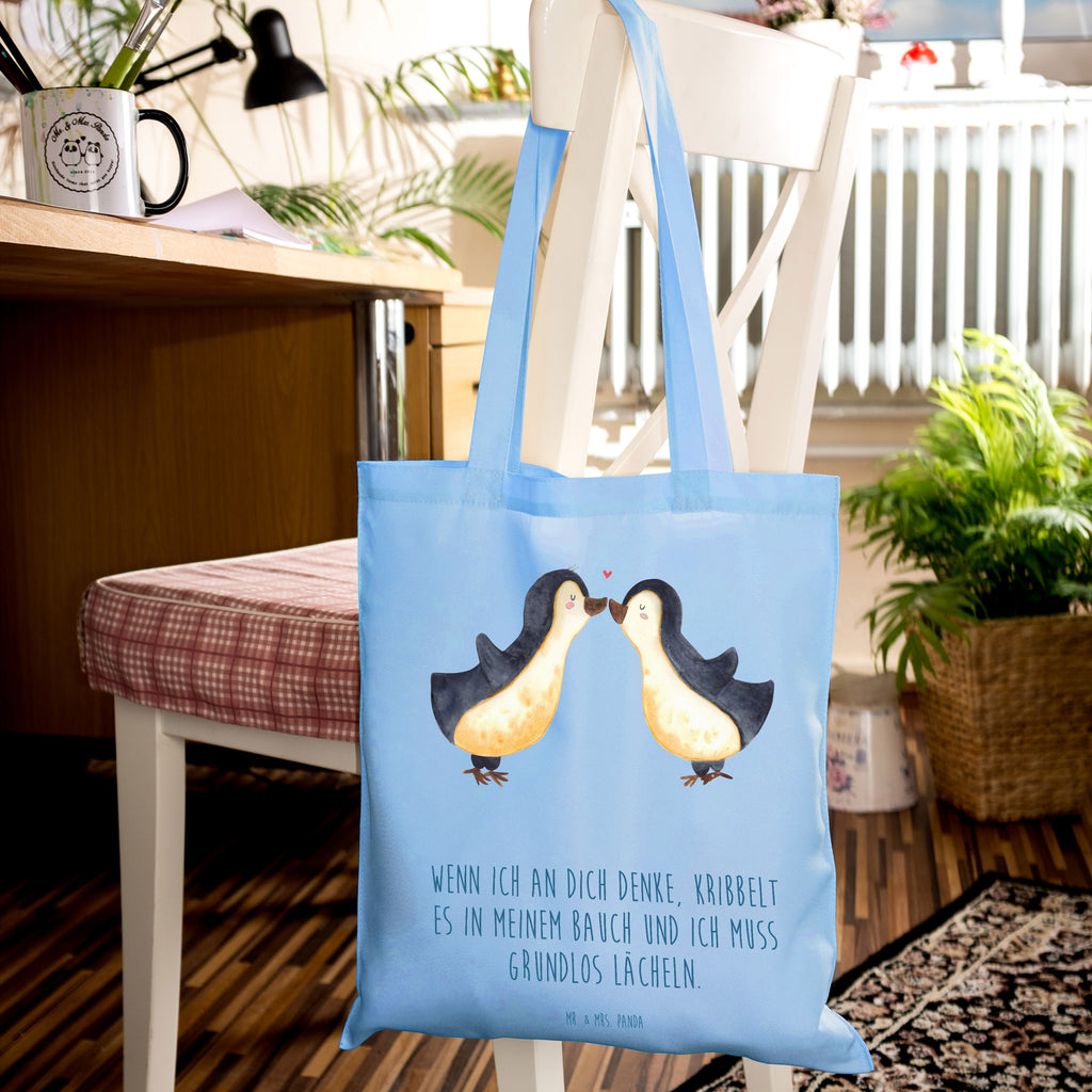 Tragetasche Pinguine Kuss Beuteltasche, Beutel, Einkaufstasche, Jutebeutel, Stoffbeutel, Liebe, Partner, Freund, Freundin, Ehemann, Ehefrau, Heiraten, Verlobung, Heiratsantrag, Liebesgeschenk, Jahrestag, Hocheitstag, Valentinstag, Geschenk für Frauen, Hochzeitstag, Mitbringsel, Geschenk für Freundin, Geschenk für Partner, Liebesbeweis, für Männer, für Ehemann