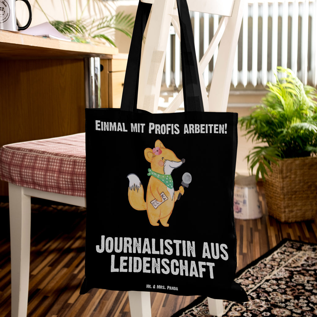 Tragetasche Journalistin aus Leidenschaft Beuteltasche, Beutel, Einkaufstasche, Jutebeutel, Stoffbeutel, Tasche, Shopper, Umhängetasche, Strandtasche, Schultertasche, Stofftasche, Tragetasche, Badetasche, Jutetasche, Einkaufstüte, Laptoptasche, Beruf, Ausbildung, Jubiläum, Abschied, Rente, Kollege, Kollegin, Geschenk, Schenken, Arbeitskollege, Mitarbeiter, Firma, Danke, Dankeschön, Journalistin, Reporterin, Redakteurin, Pressebüro, Studium