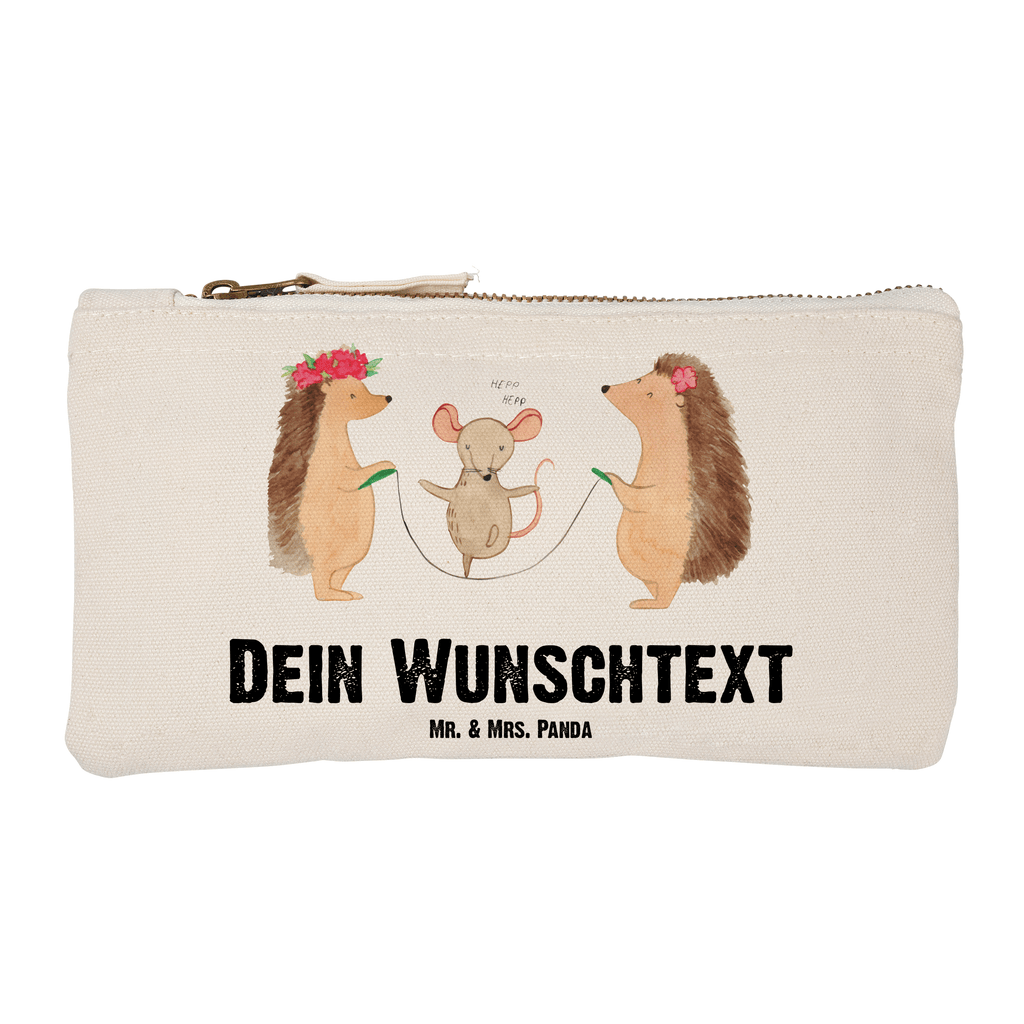 Personalisierte Schminktasche Igel Seilhüpfen Personalisierte Schminktasche, Personalisierte Kosmetiktasche, Personalisierter Kosmetikbeutel, Personalisiertes Stiftemäppchen, Personalisiertes Etui, Personalisierte Federmappe, Personalisierte Makeup Bag, Personalisiertes Schminketui, Personalisiertes Kosmetiketui, Personalisiertes Schlamperetui, Schminktasche mit Namen, Kosmetiktasche mit Namen, Kosmetikbeutel mit Namen, Stiftemäppchen mit Namen, Etui mit Namen, Federmappe mit Namen, Makeup Bg mit Namen, Schminketui mit Namen, Kosmetiketui mit Namen, Schlamperetui mit Namen, Schminktasche personalisieren, Schminktasche bedrucken, Schminktasche selbst gestalten, Tiermotive, Gute Laune, lustige Sprüche, Tiere, Igel, Maus, Seilspringen, Seilhüpfen, Kinder, Kindergarten