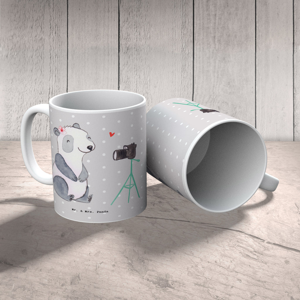 Tasse Vloggerin mit Herz Tasse, Kaffeetasse, Teetasse, Becher, Kaffeebecher, Teebecher, Keramiktasse, Porzellantasse, Büro Tasse, Geschenk Tasse, Tasse Sprüche, Tasse Motive, Kaffeetassen, Tasse bedrucken, Designer Tasse, Cappuccino Tassen, Schöne Teetassen, Beruf, Ausbildung, Jubiläum, Abschied, Rente, Kollege, Kollegin, Geschenk, Schenken, Arbeitskollege, Mitarbeiter, Firma, Danke, Dankeschön