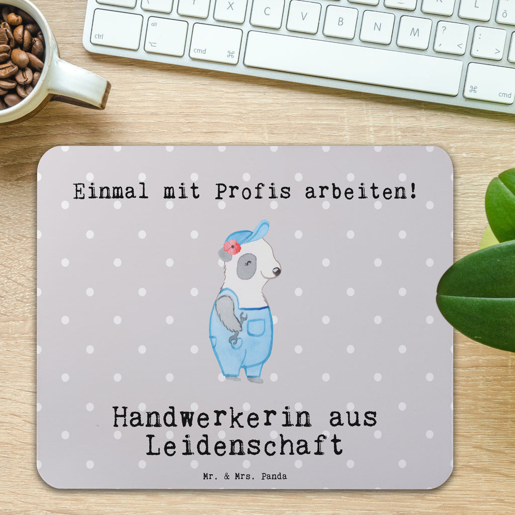 Mauspad Handwerkerin aus Leidenschaft Mousepad, Computer zubehör, Büroausstattung, PC Zubehör, Arbeitszimmer, Mauspad, Einzigartiges Mauspad, Designer Mauspad, Mausunterlage, Mauspad Büro, Beruf, Ausbildung, Jubiläum, Abschied, Rente, Kollege, Kollegin, Geschenk, Schenken, Arbeitskollege, Mitarbeiter, Firma, Danke, Dankeschön, Handwerkerin, Gesellenprüfung, Handwerksbetrieb, Werkstatt