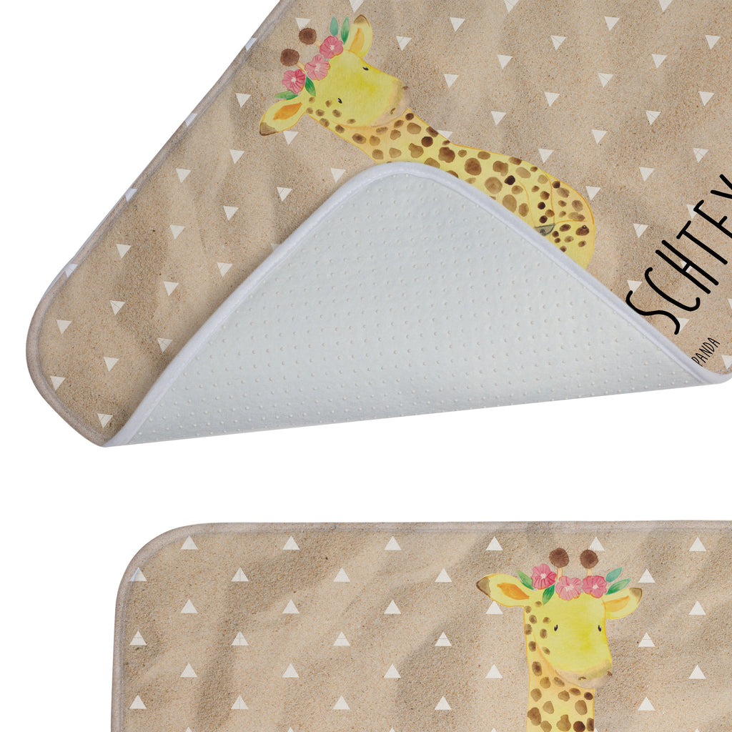 Personalisierter Badvorleger Giraffe Blumenkranz Personalisierte Badematte, Personalisierter Badteppich, Personalisierter Duschvorleger, Personalisierter Badezimmerteppich, Personalisierter Badezimmermatte, Personalisierter Badvorleger, Personalisierter Duschmatte, Personalisierter Duschteppich, Badematte mit Namen, Badteppich mit Namen, Duschvorleger mit Namen, Badezimmerteppich mit Namen, Badezimmermatte mit Namen, Badvorleger mit Namen, Duschmatte mit Namen, Duschteppich mit Namen, Wunschtext, Badvorleger selbst bedrucken, Wunschname, Personalisieren, Afrika, Wildtiere, Giraffe, Blumenkranz, Abenteurer, Selbstliebe, Freundin