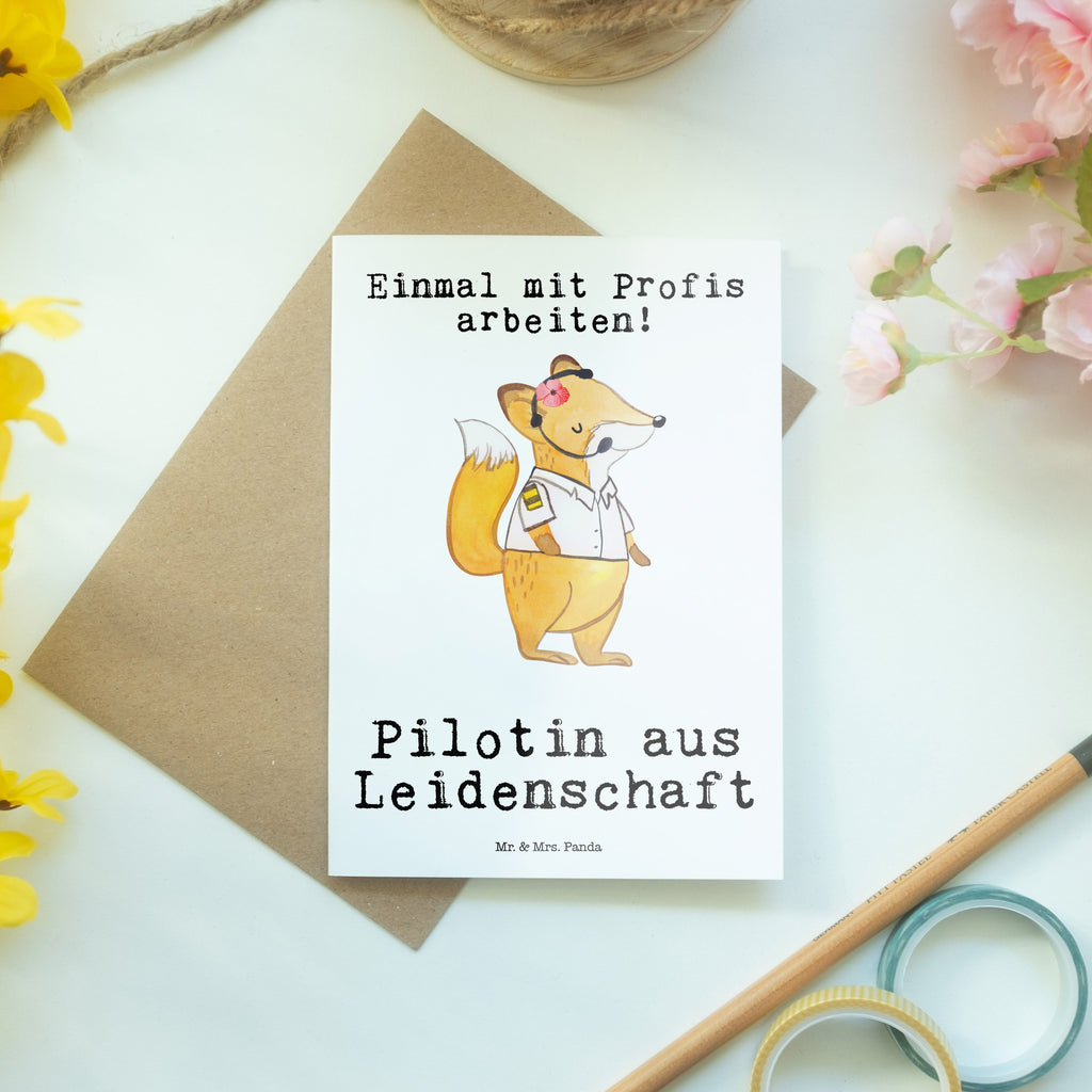 Grußkarte Pilotin aus Leidenschaft Grußkarte, Klappkarte, Einladungskarte, Glückwunschkarte, Hochzeitskarte, Geburtstagskarte, Karte, Ansichtskarten, Beruf, Ausbildung, Jubiläum, Abschied, Rente, Kollege, Kollegin, Geschenk, Schenken, Arbeitskollege, Mitarbeiter, Firma, Danke, Dankeschön, Pilotin, Flugkapitänin, Cockpit, Flugzeug