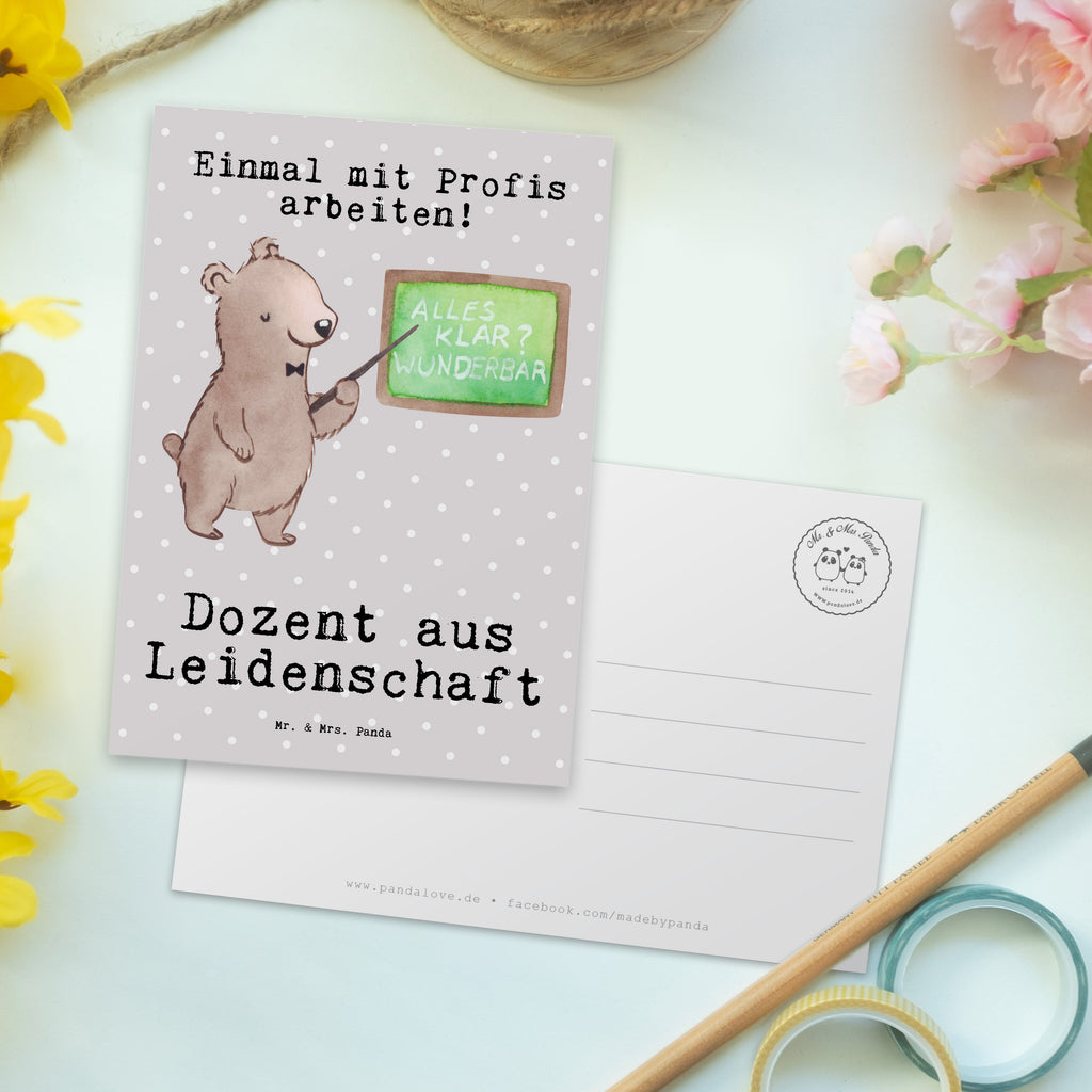 Postkarte Dozent aus Leidenschaft Postkarte, Karte, Geschenkkarte, Grußkarte, Einladung, Ansichtskarte, Geburtstagskarte, Einladungskarte, Dankeskarte, Ansichtskarten, Einladung Geburtstag, Einladungskarten Geburtstag, Beruf, Ausbildung, Jubiläum, Abschied, Rente, Kollege, Kollegin, Geschenk, Schenken, Arbeitskollege, Mitarbeiter, Firma, Danke, Dankeschön, Dozent, Professor, Universität, Vorlesung, Tutor, Akademiker, Uni, Unterricht