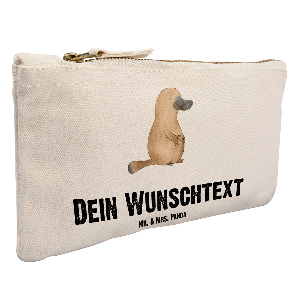 Personalisierte Schminktasche Schnabeltier mutig Personalisierte Schminktasche, Personalisierte Kosmetiktasche, Personalisierter Kosmetikbeutel, Personalisiertes Stiftemäppchen, Personalisiertes Etui, Personalisierte Federmappe, Personalisierte Makeup Bag, Personalisiertes Schminketui, Personalisiertes Kosmetiketui, Personalisiertes Schlamperetui, Schminktasche mit Namen, Kosmetiktasche mit Namen, Kosmetikbeutel mit Namen, Stiftemäppchen mit Namen, Etui mit Namen, Federmappe mit Namen, Makeup Bg mit Namen, Schminketui mit Namen, Kosmetiketui mit Namen, Schlamperetui mit Namen, Schminktasche personalisieren, Schminktasche bedrucken, Schminktasche selbst gestalten, Meerestiere, Meer, Urlaub, Schnabeltier, Mut, mutig, Lebensweisheit, Schnabeltiere, Motivation, Training, Büro, Arbeit, Neuanfang, Neustart, Weltreise, Raodtrip