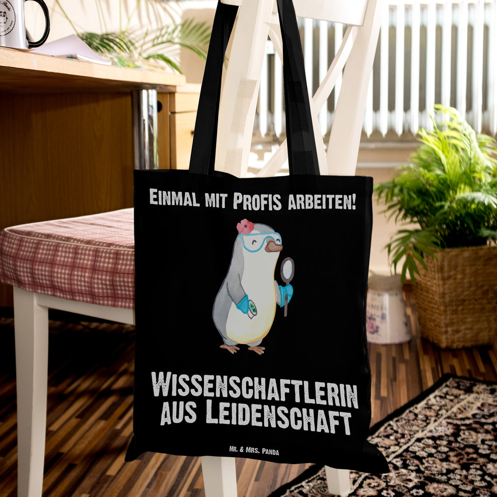 Tragetasche Wissenschaftlerin aus Leidenschaft Beuteltasche, Beutel, Einkaufstasche, Jutebeutel, Stoffbeutel, Tasche, Shopper, Umhängetasche, Strandtasche, Schultertasche, Stofftasche, Tragetasche, Badetasche, Jutetasche, Einkaufstüte, Laptoptasche, Beruf, Ausbildung, Jubiläum, Abschied, Rente, Kollege, Kollegin, Geschenk, Schenken, Arbeitskollege, Mitarbeiter, Firma, Danke, Dankeschön, Wissenschaftlerin, Forscherin, Akademikerin, Universität, Forschungseinrichtung