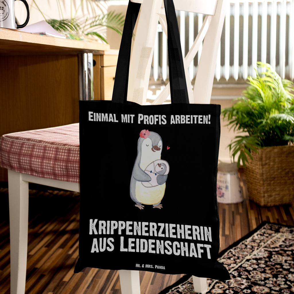 Tragetasche Krippenerzieherin aus Leidenschaft Beuteltasche, Beutel, Einkaufstasche, Jutebeutel, Stoffbeutel, Tasche, Shopper, Umhängetasche, Strandtasche, Schultertasche, Stofftasche, Tragetasche, Badetasche, Jutetasche, Einkaufstüte, Laptoptasche, Beruf, Ausbildung, Jubiläum, Abschied, Rente, Kollege, Kollegin, Geschenk, Schenken, Arbeitskollege, Mitarbeiter, Firma, Danke, Dankeschön, Krippenerzieherin, Kindertagesstätte, KITA, Eröffnung, Erzieherin, Pädagogin