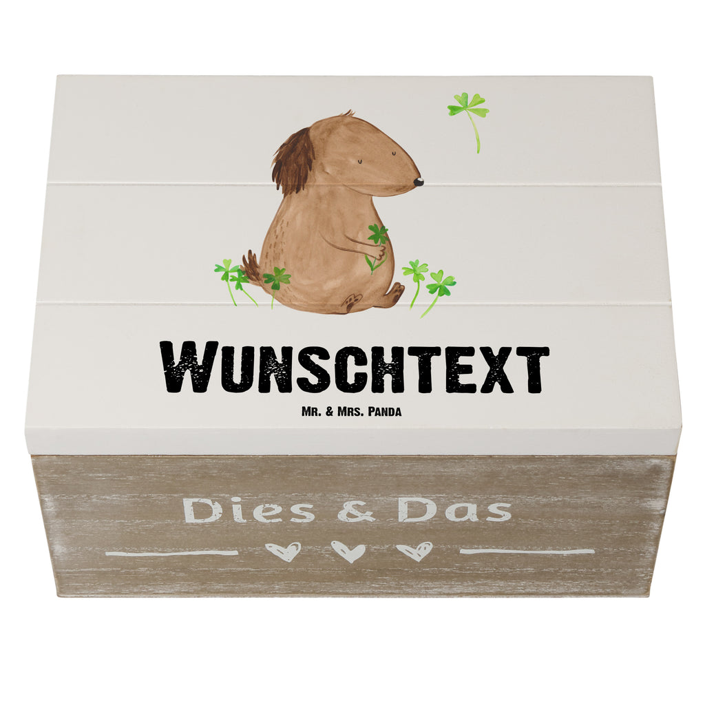 Personalisierte Holzkiste Hund Kleeblatt Holzkiste mit Namen, Kiste mit Namen, Schatzkiste mit Namen, Truhe mit Namen, Schatulle mit Namen, Erinnerungsbox mit Namen, Erinnerungskiste, mit Namen, Dekokiste mit Namen, Aufbewahrungsbox mit Namen, Holzkiste Personalisiert, Kiste Personalisiert, Schatzkiste Personalisiert, Truhe Personalisiert, Schatulle Personalisiert, Erinnerungsbox Personalisiert, Erinnerungskiste Personalisiert, Dekokiste Personalisiert, Aufbewahrungsbox Personalisiert, Geschenkbox personalisiert, GEschenkdose personalisiert, Hund, Hundemotiv, Haustier, Hunderasse, Tierliebhaber, Hundebesitzer, Sprüche, Kleeblatt, Glück, Tagträume, Motivation, Neuanfang, Geschenk, Glücksbringer, Selbstliebe, Achtsamkeit