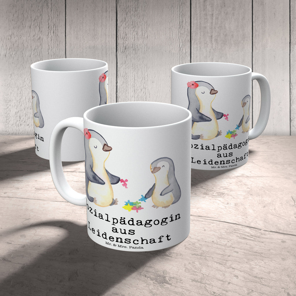 Tasse Sozialpädagogin aus Leidenschaft Tasse, Kaffeetasse, Teetasse, Becher, Kaffeebecher, Teebecher, Keramiktasse, Porzellantasse, Büro Tasse, Geschenk Tasse, Tasse Sprüche, Tasse Motive, Kaffeetassen, Tasse bedrucken, Designer Tasse, Cappuccino Tassen, Schöne Teetassen, Beruf, Ausbildung, Jubiläum, Abschied, Rente, Kollege, Kollegin, Geschenk, Schenken, Arbeitskollege, Mitarbeiter, Firma, Danke, Dankeschön