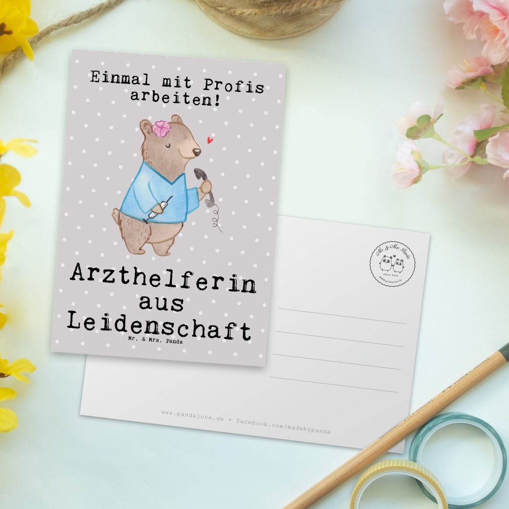 Postkarte Arzthelferin aus Leidenschaft Postkarte, Karte, Geschenkkarte, Grußkarte, Einladung, Ansichtskarte, Geburtstagskarte, Einladungskarte, Dankeskarte, Ansichtskarten, Einladung Geburtstag, Einladungskarten Geburtstag, Beruf, Ausbildung, Jubiläum, Abschied, Rente, Kollege, Kollegin, Geschenk, Schenken, Arbeitskollege, Mitarbeiter, Firma, Danke, Dankeschön, Arzthelferin, Medizinische Fachangestellte