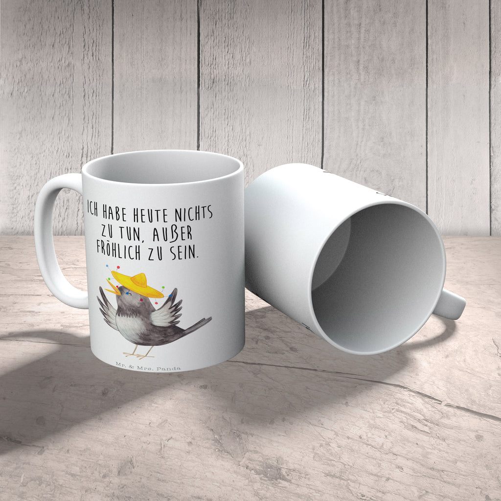 Tasse Rabe Sombrero Tasse, Kaffeetasse, Teetasse, Becher, Kaffeebecher, Teebecher, Keramiktasse, Porzellantasse, Büro Tasse, Geschenk Tasse, Tasse Sprüche, Tasse Motive, Kaffeetassen, Tasse bedrucken, Designer Tasse, Cappuccino Tassen, Schöne Teetassen, Tiermotive, Gute Laune, lustige Sprüche, Tiere, Rabe, Vogel, Vögel, Spruch positiv, fröhlich sein, glücklich sein, Glück Spruch, froh, Elster, Motivation