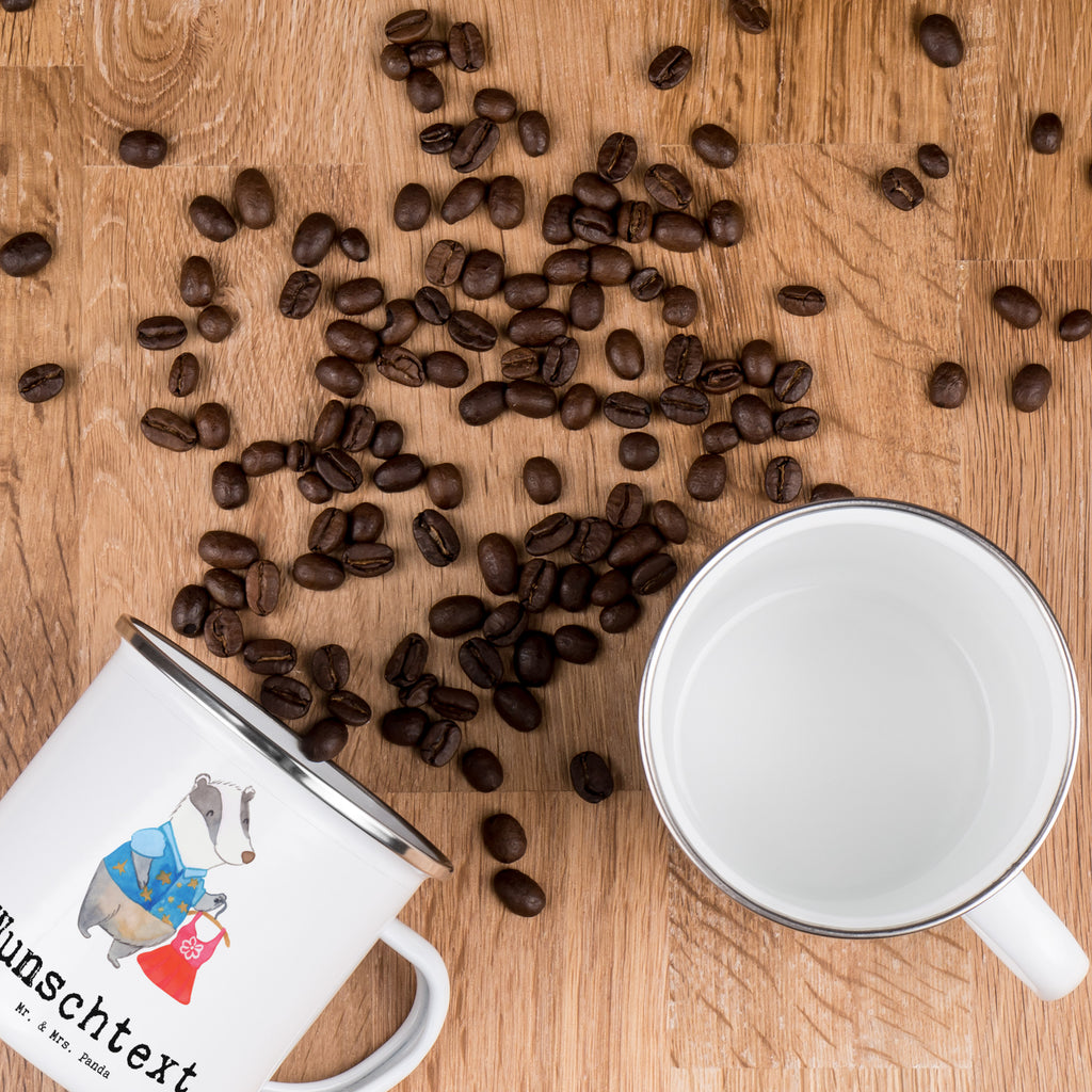 Personalisierte Emaille Tasse Modedesigner mit Herz Emaille Tasse personalisiert, Emaille Tasse mit Namen, Campingtasse personalisiert, Namenstasse, Campingtasse bedrucken, Campinggeschirr personalsisert, tasse mit namen, personalisierte tassen, personalisierte tasse, tasse selbst gestalten, tasse bedrucken, tassen bedrucken, Beruf, Ausbildung, Jubiläum, Abschied, Rente, Kollege, Kollegin, Geschenk, Schenken, Arbeitskollege, Mitarbeiter, Firma, Danke, Dankeschön, Modedesigner, Fashion Designer, Modeschöpfer