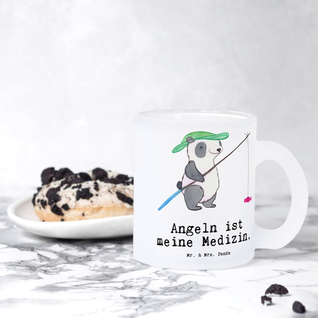 Teetasse Panda Angeln Teetasse, Teeglas, Teebecher, Tasse mit Henkel, Tasse, Glas Teetasse, Teetasse aus Glas, Geschenk, Sport, Sportart, Hobby, Schenken, Danke, Dankeschön, Auszeichnung, Gewinn, Sportler, angeln, Angelsport, Angelverein, Angler, angeln gehen, Hobbyangler