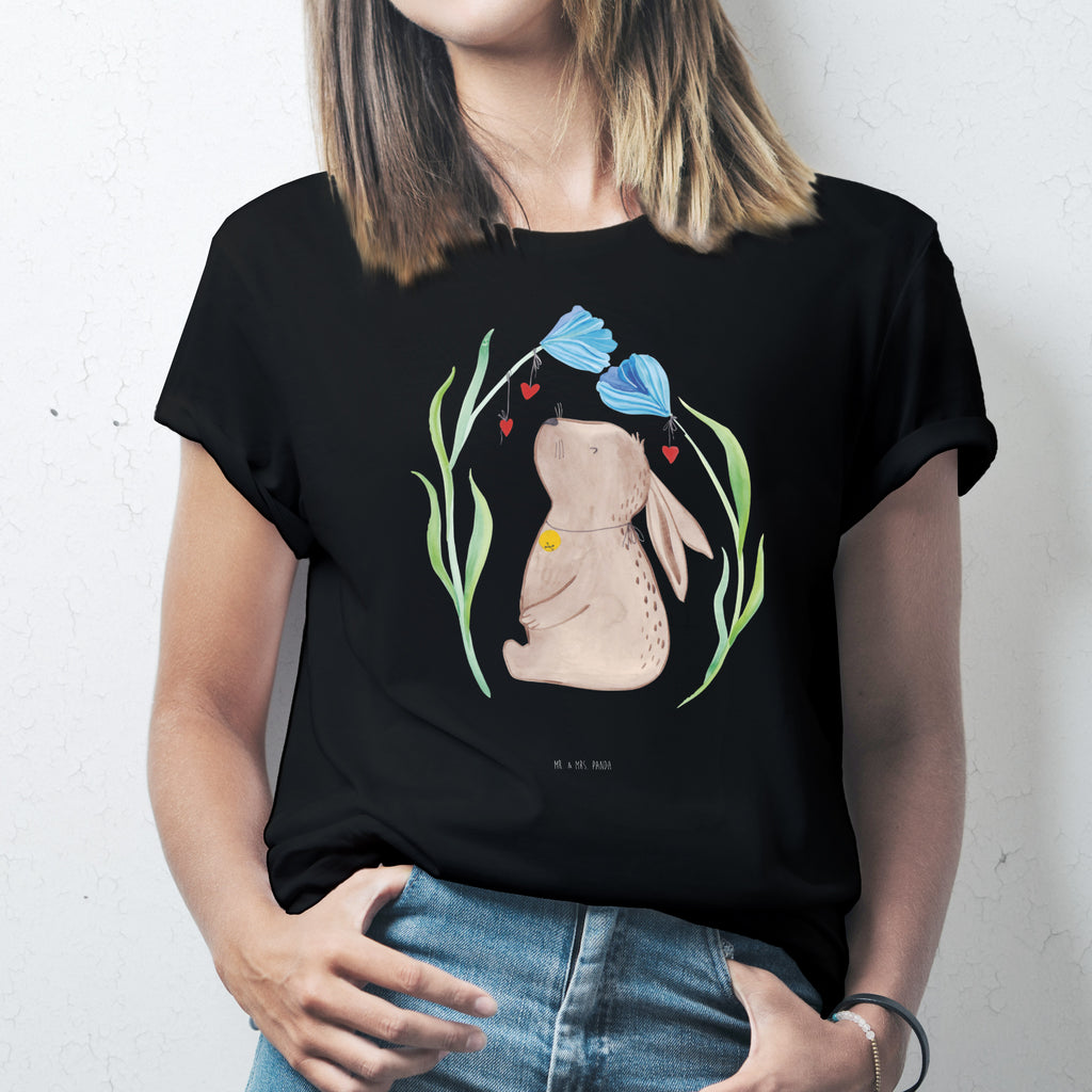 T-Shirt Standard Hase Blume T-Shirt, Shirt, Tshirt, Lustiges T-Shirt, T-Shirt mit Spruch, Party, Junggesellenabschied, Jubiläum, Geburstag, Herrn, Damen, Männer, Frauen, Schlafshirt, Nachthemd, Sprüche, Ostern, Osterhase, Ostergeschenke, Osternest, Osterdeko, Geschenke zu Ostern, Ostern Geschenk, Ostergeschenke Kinder, Ostern Kinder, Hase, Kaninchen, Kind, Taufe, Taufgeschenk, Geburt, Schwangerschaft, erstes Kind, Kindergeburtstag, Geburtstag, Hoffnung, Träume