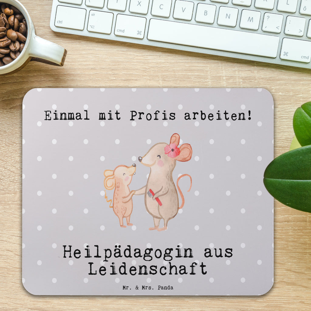 Mauspad Heilpädagogin aus Leidenschaft Mousepad, Computer zubehör, Büroausstattung, PC Zubehör, Arbeitszimmer, Mauspad, Einzigartiges Mauspad, Designer Mauspad, Mausunterlage, Mauspad Büro, Beruf, Ausbildung, Jubiläum, Abschied, Rente, Kollege, Kollegin, Geschenk, Schenken, Arbeitskollege, Mitarbeiter, Firma, Danke, Dankeschön, Heilpädagogin, Heilpädagogik, Studium