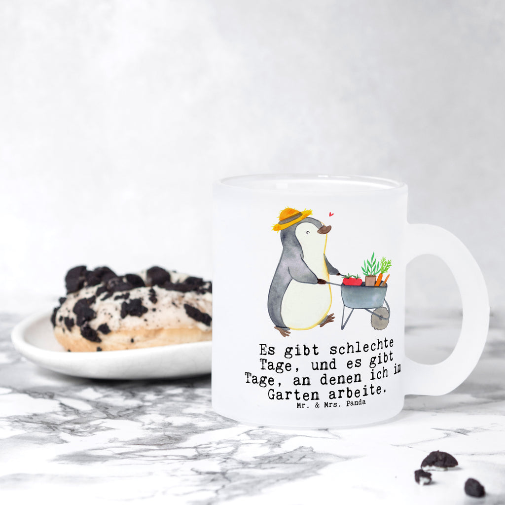 Teetasse Pinguin Gartenarbeit Tage Teetasse, Teeglas, Teebecher, Tasse mit Henkel, Tasse, Glas Teetasse, Teetasse aus Glas, Geschenk, Sport, Sportart, Hobby, Schenken, Danke, Dankeschön, Auszeichnung, Gewinn, Sportler, Gartenarbeit, Urban gardening, Gärtnern, Gartenpflege