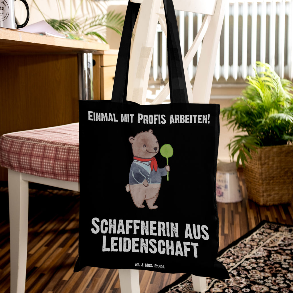 Tragetasche Schaffnerin aus Leidenschaft Beuteltasche, Beutel, Einkaufstasche, Jutebeutel, Stoffbeutel, Tasche, Shopper, Umhängetasche, Strandtasche, Schultertasche, Stofftasche, Tragetasche, Badetasche, Jutetasche, Einkaufstüte, Laptoptasche, Beruf, Ausbildung, Jubiläum, Abschied, Rente, Kollege, Kollegin, Geschenk, Schenken, Arbeitskollege, Mitarbeiter, Firma, Danke, Dankeschön