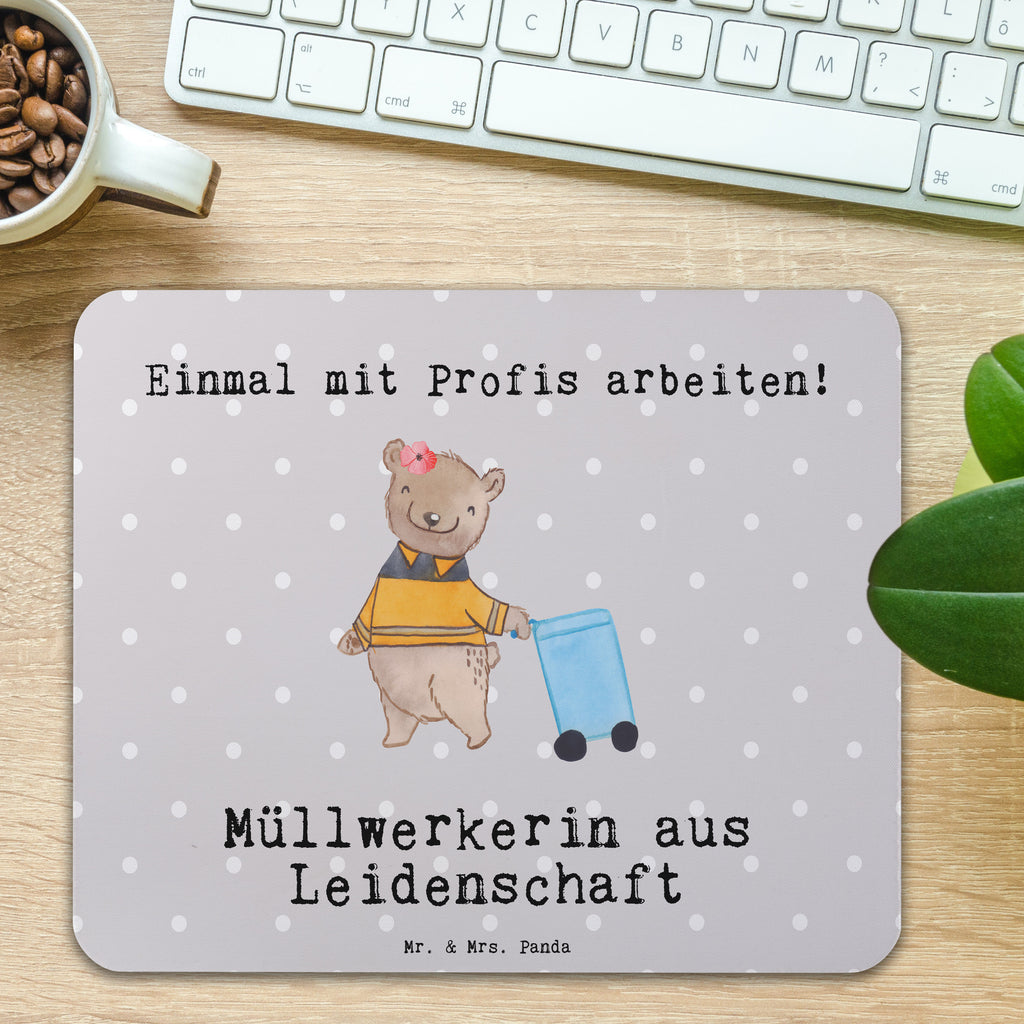 Mauspad Müllwerkerin aus Leidenschaft Mousepad, Computer zubehör, Büroausstattung, PC Zubehör, Arbeitszimmer, Mauspad, Einzigartiges Mauspad, Designer Mauspad, Mausunterlage, Mauspad Büro, Beruf, Ausbildung, Jubiläum, Abschied, Rente, Kollege, Kollegin, Geschenk, Schenken, Arbeitskollege, Mitarbeiter, Firma, Danke, Dankeschön, Müllwerkerin, Fachkraft Kreislauf- und Abfallwirtschaft, Müllentsorgerin, Kehrichtfrau, Müllfrau, Müllfahreriin