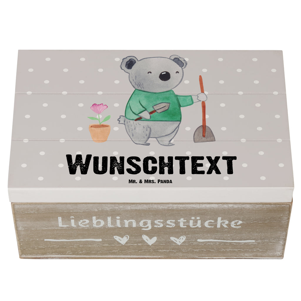 Personalisierte Holzkiste Garten- und Landschaftsbauerin mit Herz Holzkiste mit Namen, Kiste mit Namen, Schatzkiste mit Namen, Truhe mit Namen, Schatulle mit Namen, Erinnerungsbox mit Namen, Erinnerungskiste, mit Namen, Dekokiste mit Namen, Aufbewahrungsbox mit Namen, Holzkiste Personalisiert, Kiste Personalisiert, Schatzkiste Personalisiert, Truhe Personalisiert, Schatulle Personalisiert, Erinnerungsbox Personalisiert, Erinnerungskiste Personalisiert, Dekokiste Personalisiert, Aufbewahrungsbox Personalisiert, Geschenkbox personalisiert, GEschenkdose personalisiert, Beruf, Ausbildung, Jubiläum, Abschied, Rente, Kollege, Kollegin, Geschenk, Schenken, Arbeitskollege, Mitarbeiter, Firma, Danke, Dankeschön, Gärtnerin, Gartenplaner, Gärtnerei, Gartenbau, Hobbygärtnerin, Garten- und Landschaftsbauerin